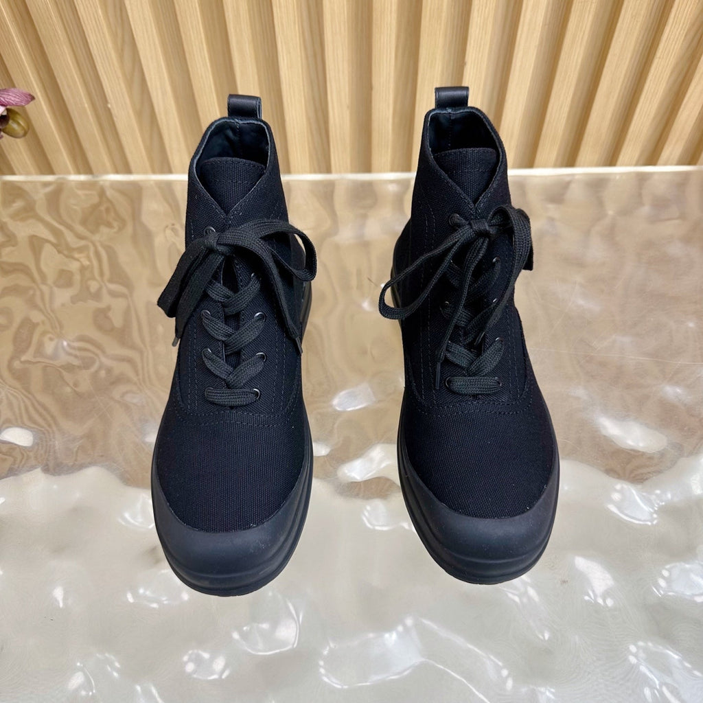 HM 25S KOOLER ANKLE BOOTS IN BLACK CANVAS