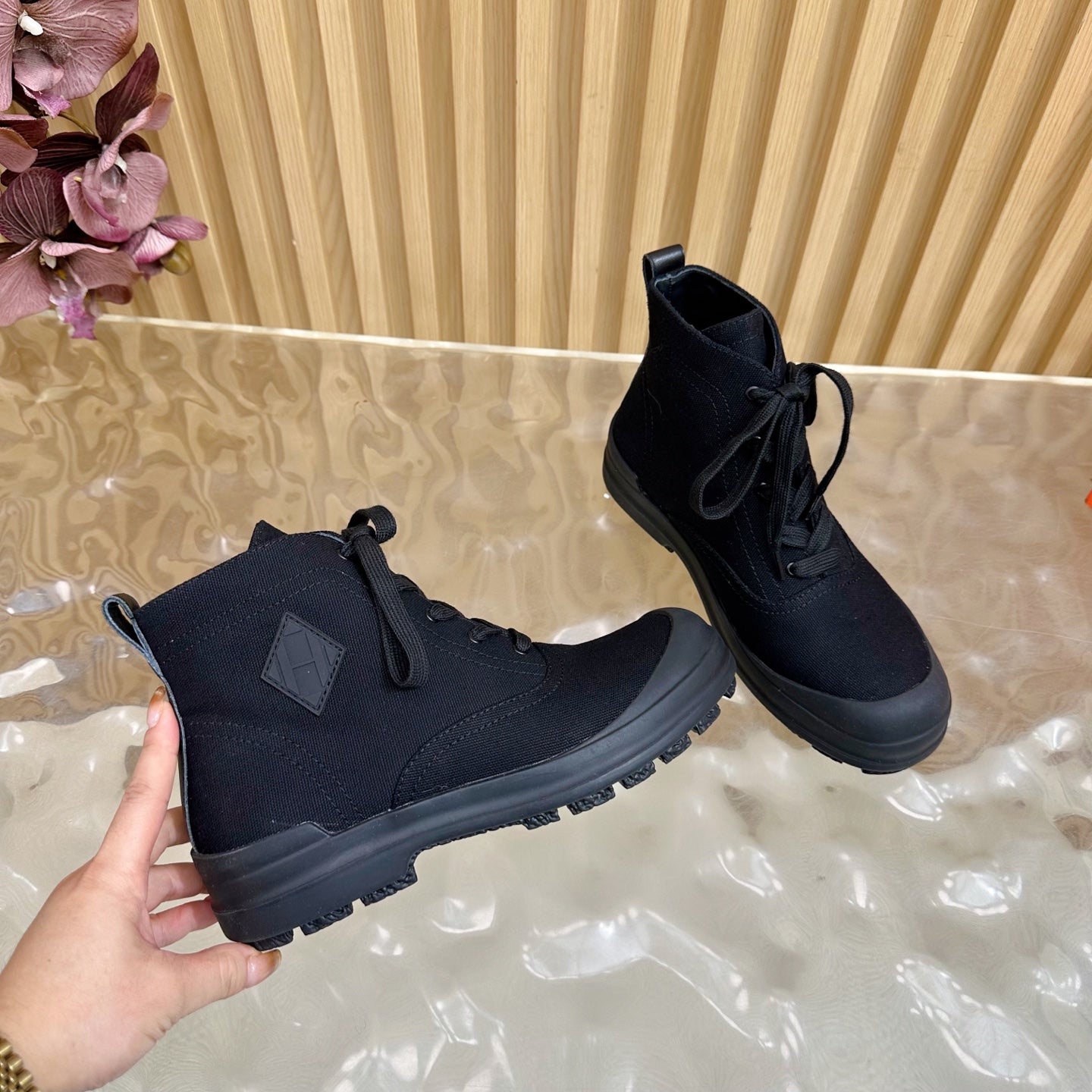 HM 25S KOOLER ANKLE BOOTS IN BLACK CANVAS