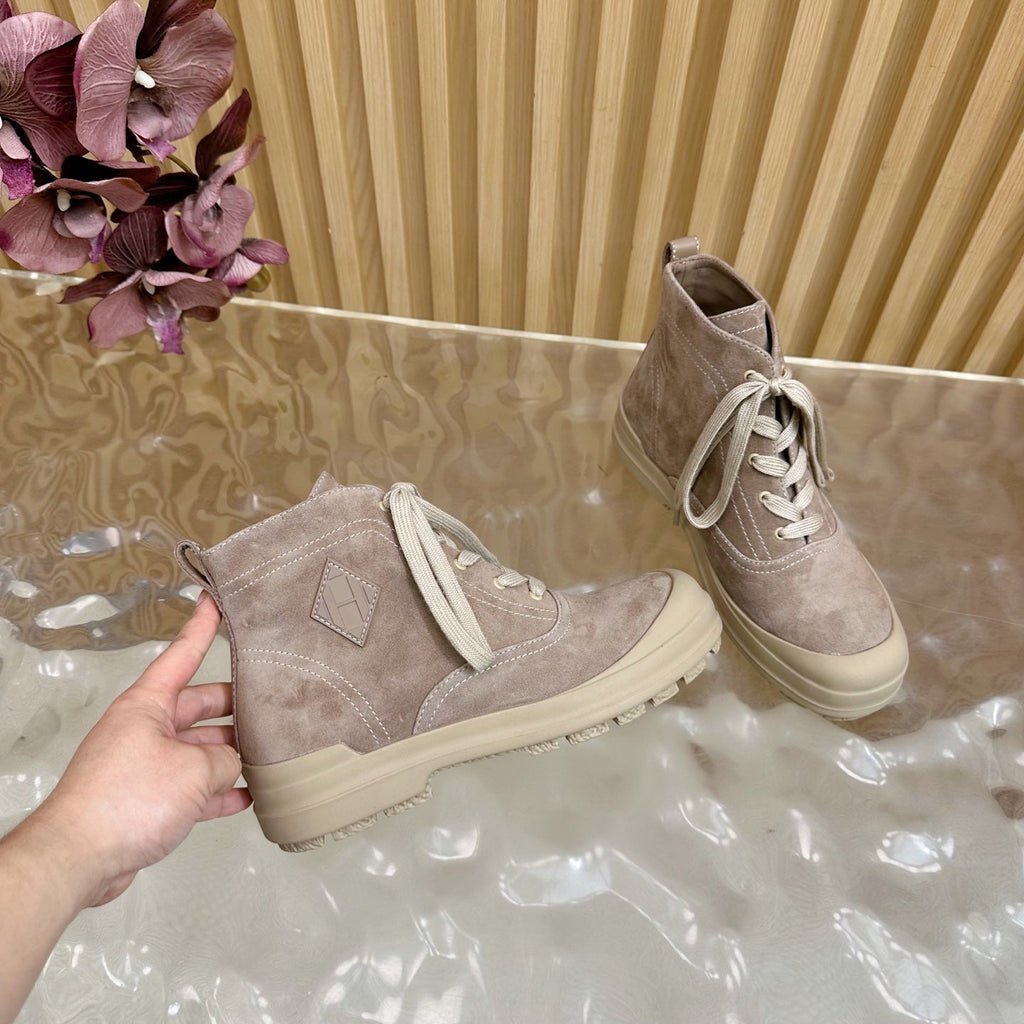 HM 25S KOOLER ANKLE BOOTS IN DUSTY BEIGE SUEDE