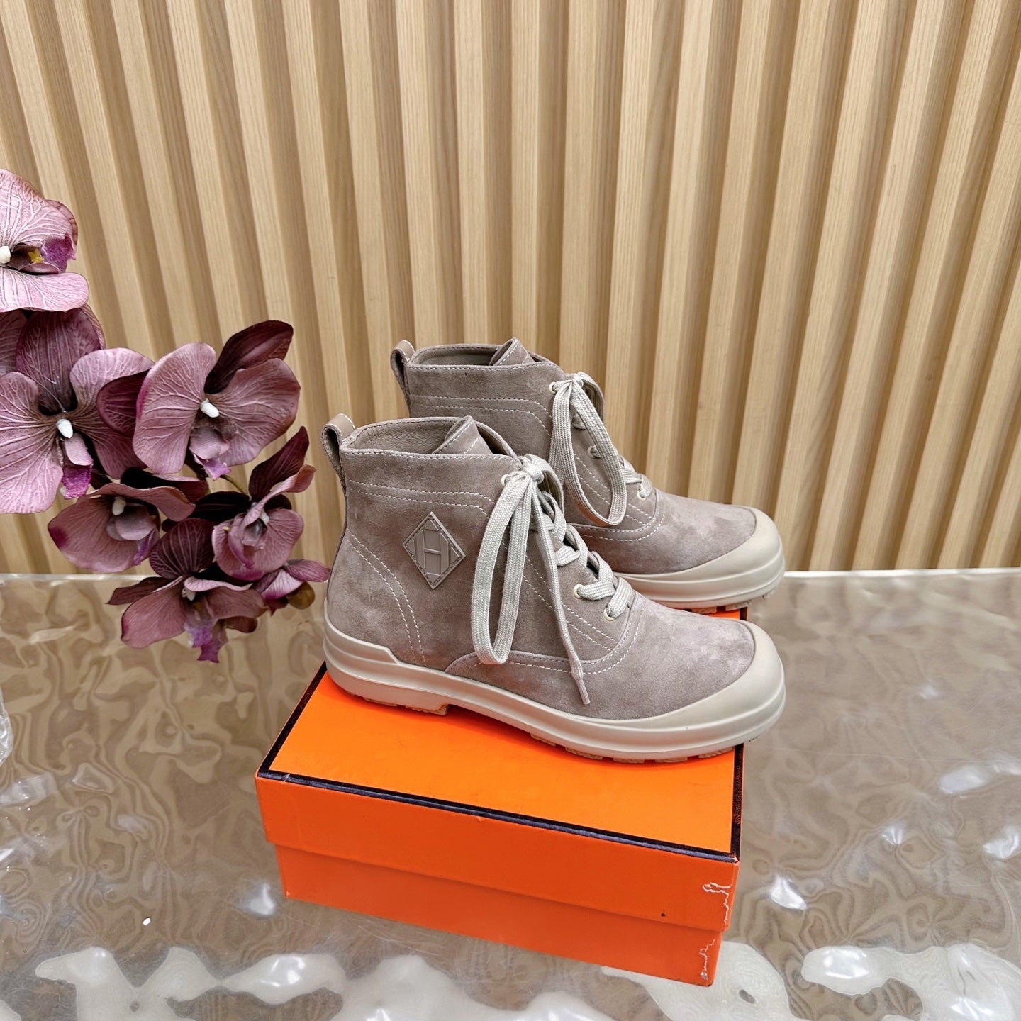 HM 25S KOOLER ANKLE BOOTS IN DUSTY BEIGE SUEDE