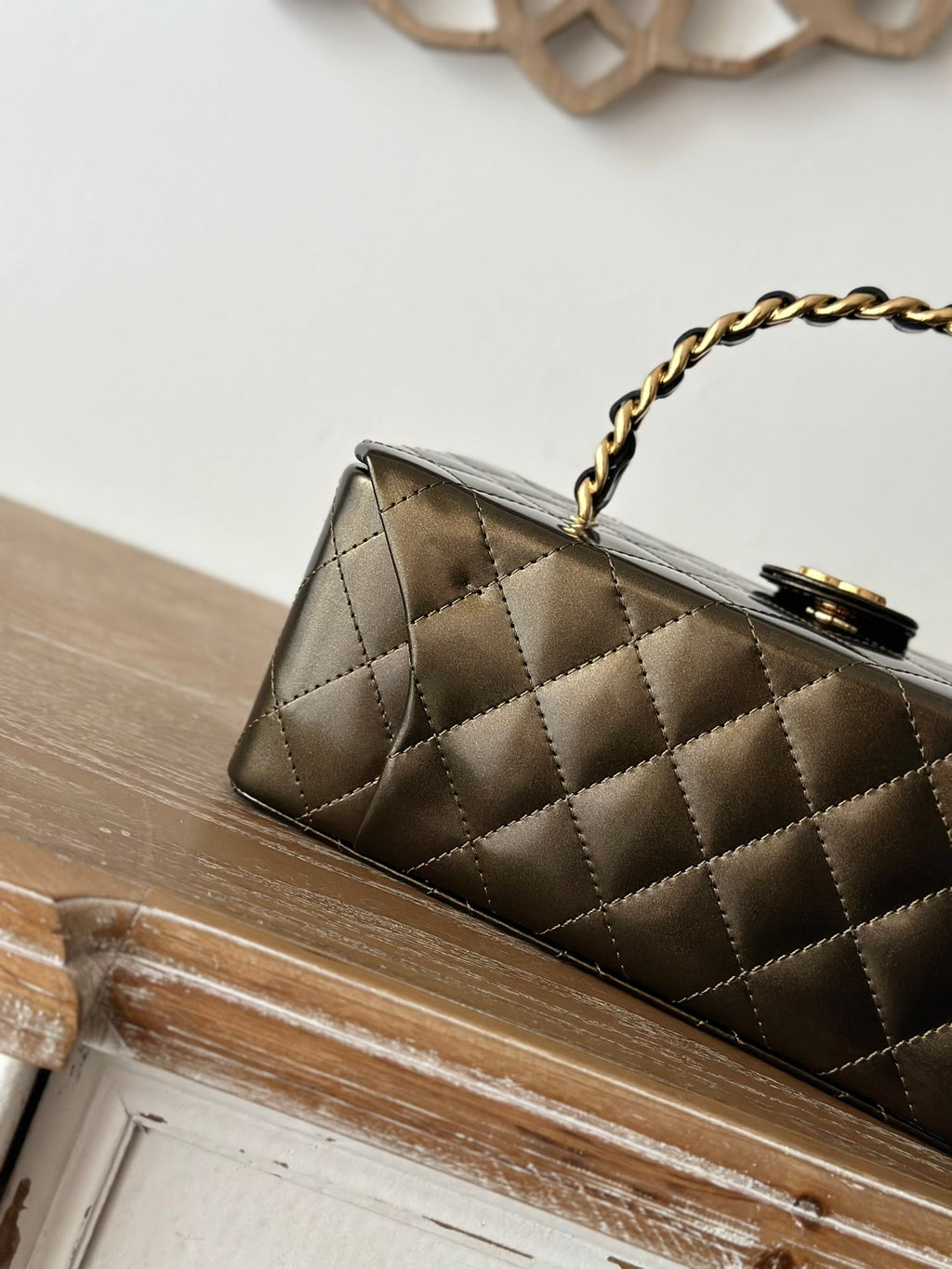 VINTAGE COSMETIC BAG 22 IN MIKADO SHINY CALFSKIN GOLD HARDWARE