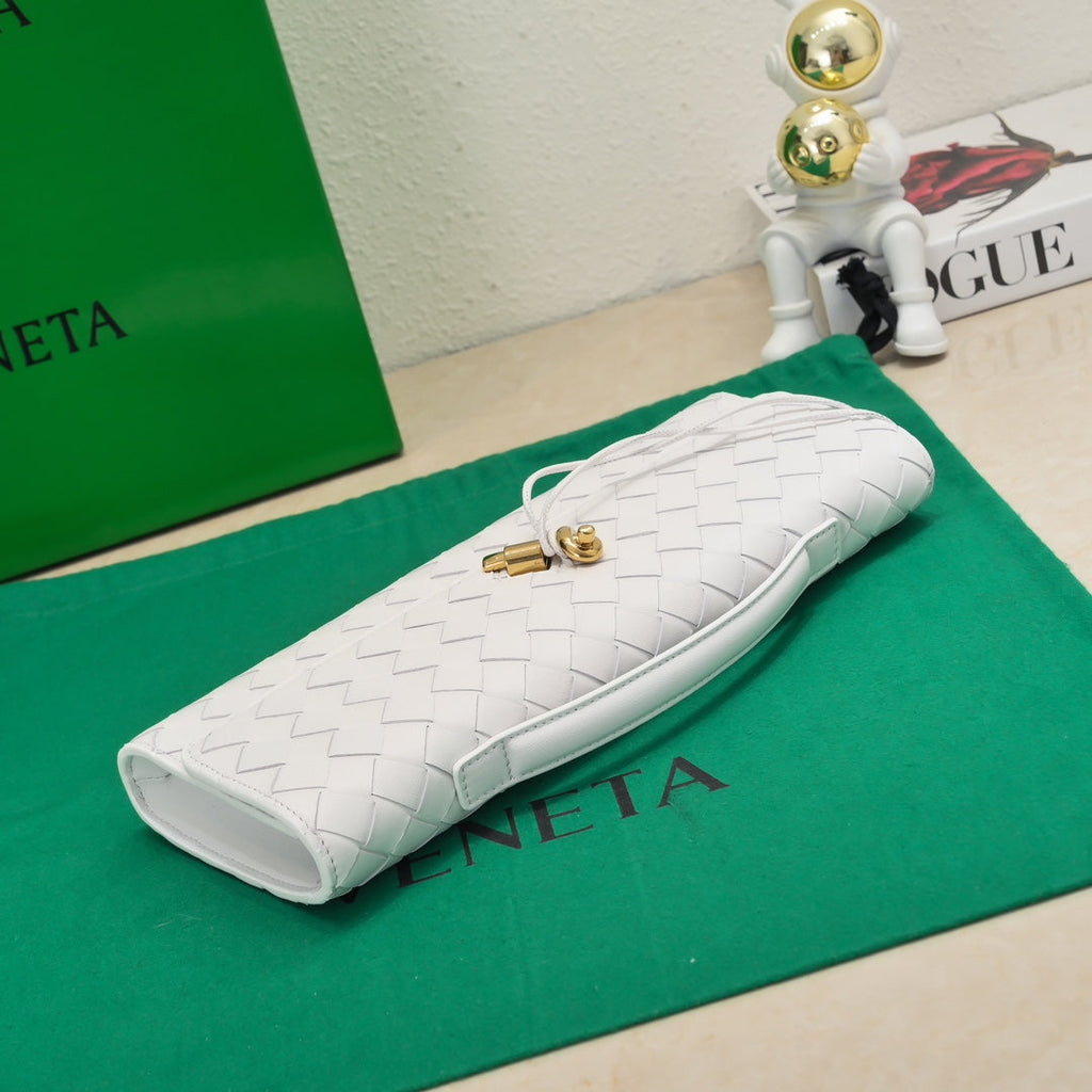 BV Long Clutch Andiamo 31 White Leather Ghw
