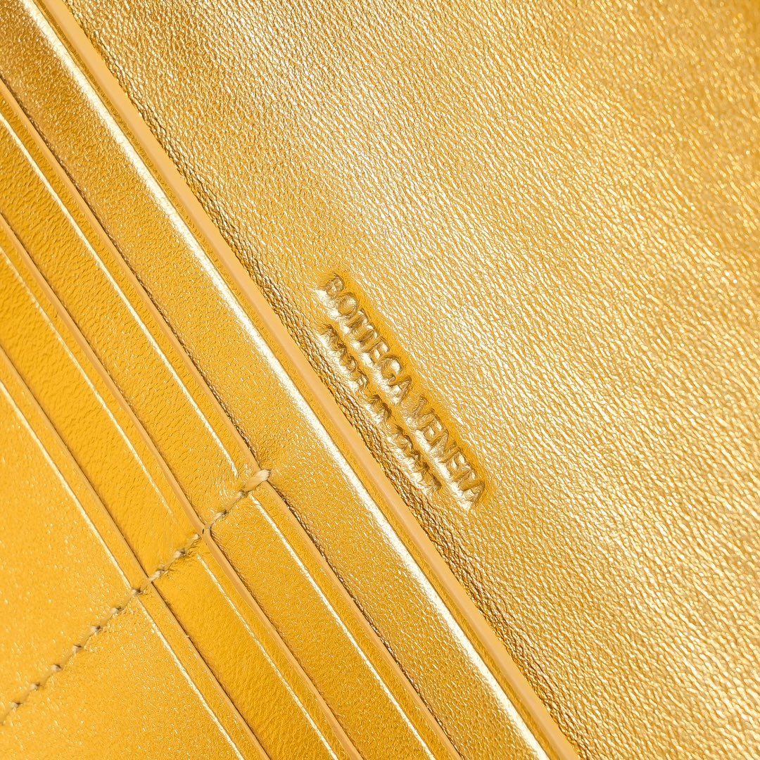 BV Long Clutch Andiamo 31 Gold Metalic Leather Ghw