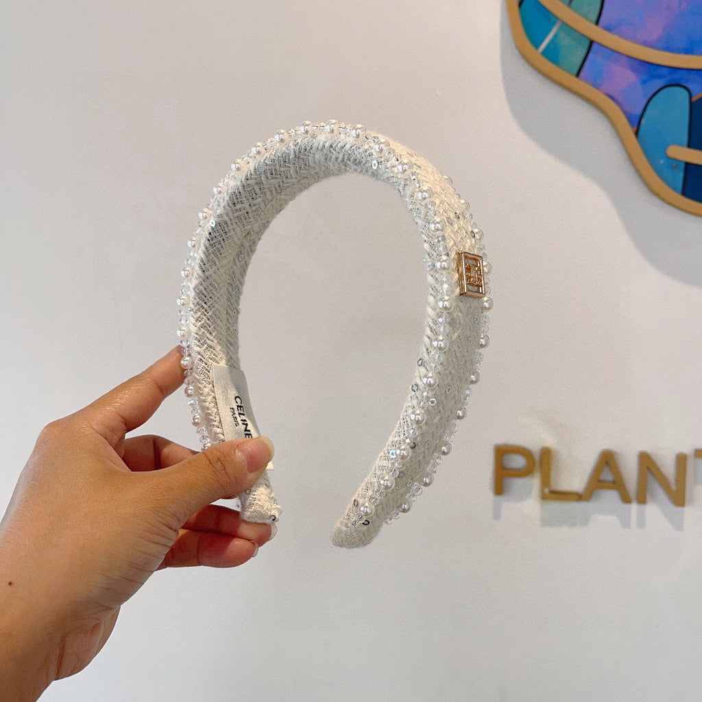 WHITE TWEED WITH PEARL HAIRBAND 412431