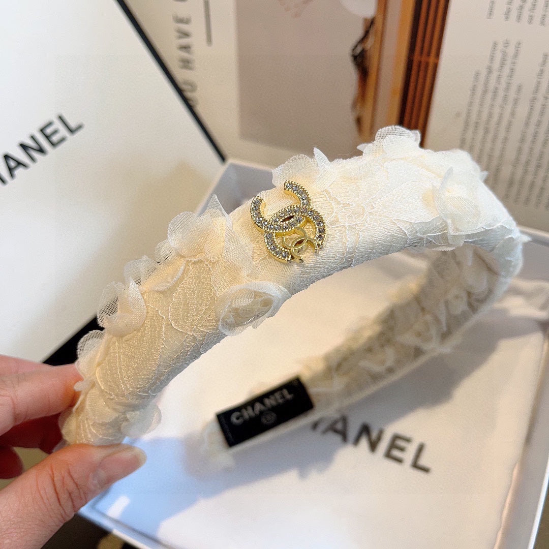 WHITE FABRIC WITH ROSE LACE TRIM HAIRBAND 414412