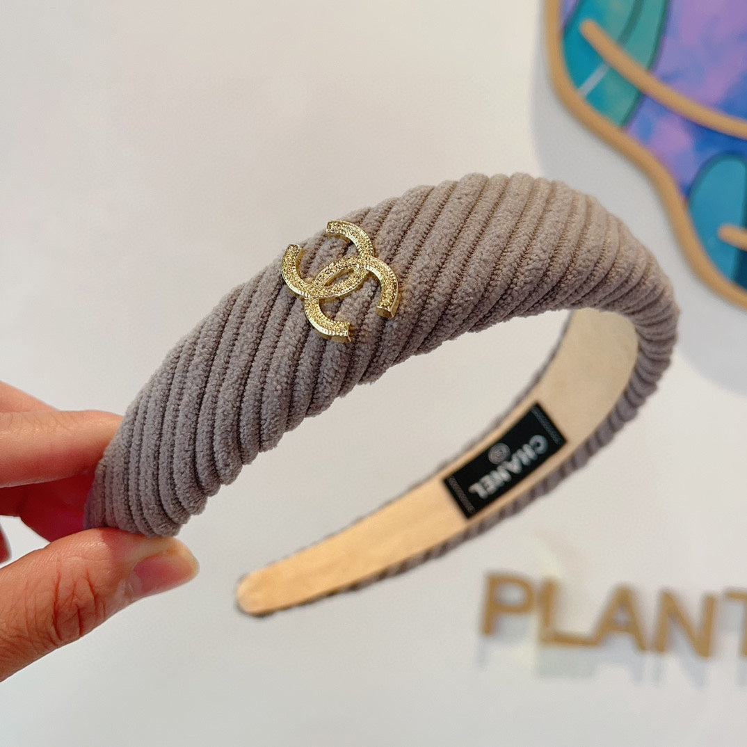 KHAKI BROWN FABRIC HAIRBAND WITH GOLD LOGO 414435