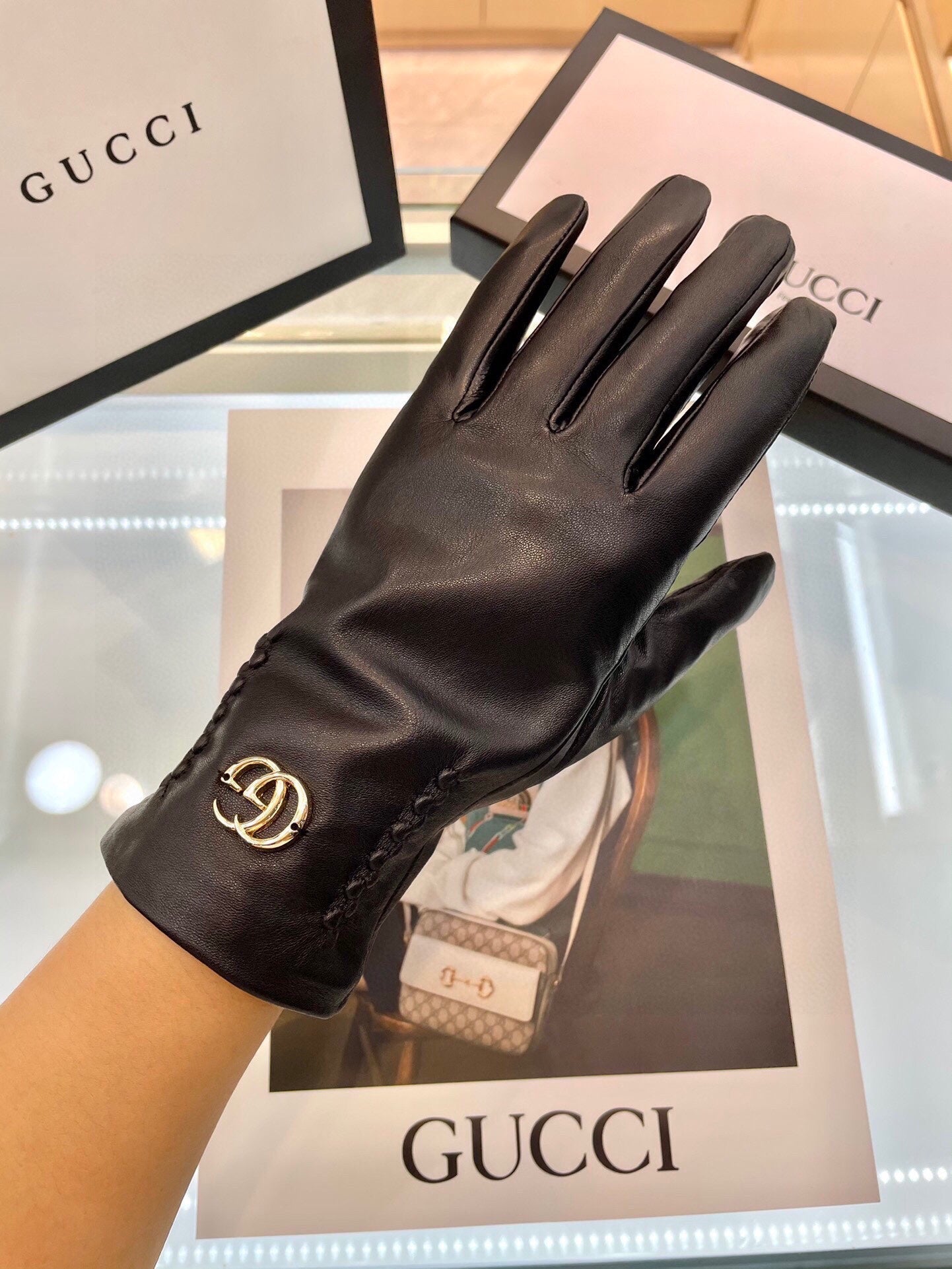 GLOVES IN BLACK LAMBSKIN AND FLEECE LINING 441830