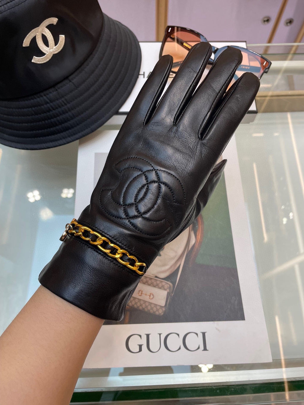 GLOVES IN BLACK LAMBSKIN GOLD HARDWARE 463837