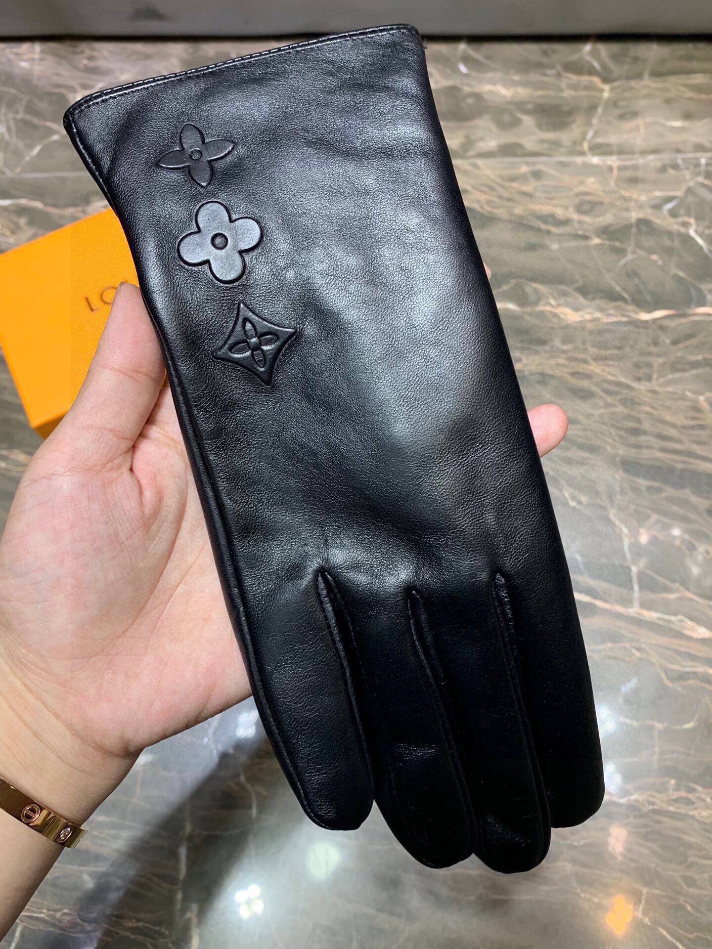 GLOVES IN BLACK EMBOSSED LAMBSKIN 465060