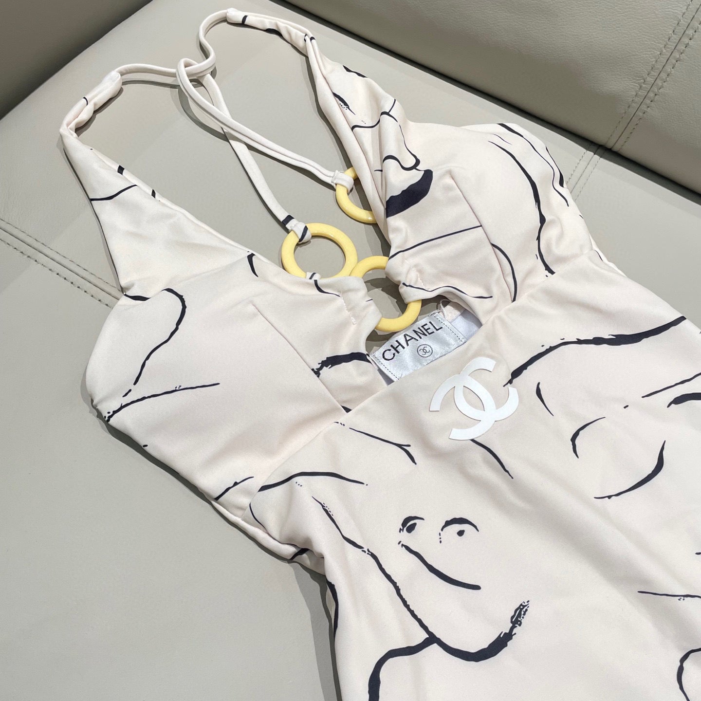 CC BIKINI SWIMSUIT SET IN CREAMY WHITE MIXED WITH CURVED BLACK DETAIL 608919