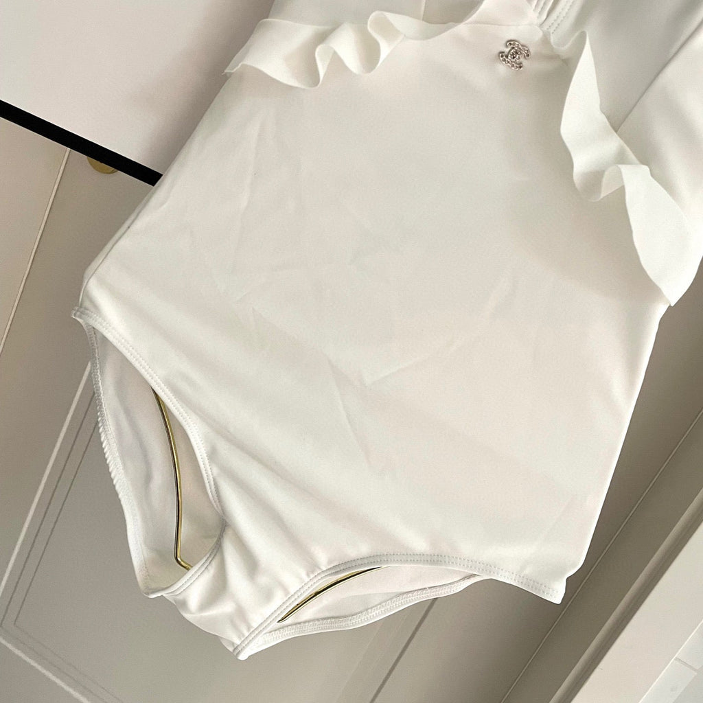 CC BIKINI SWIMSUIT SET WHITE AND RUFFLED TRIM 622179