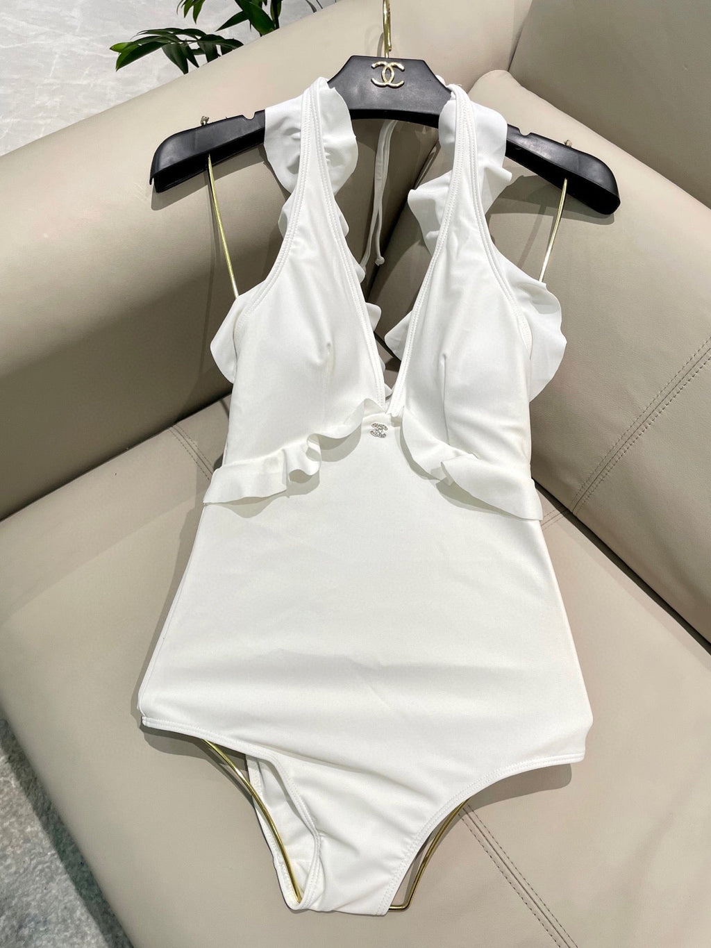 CC BIKINI SWIMSUIT SET WHITE AND RUFFLED TRIM 622179