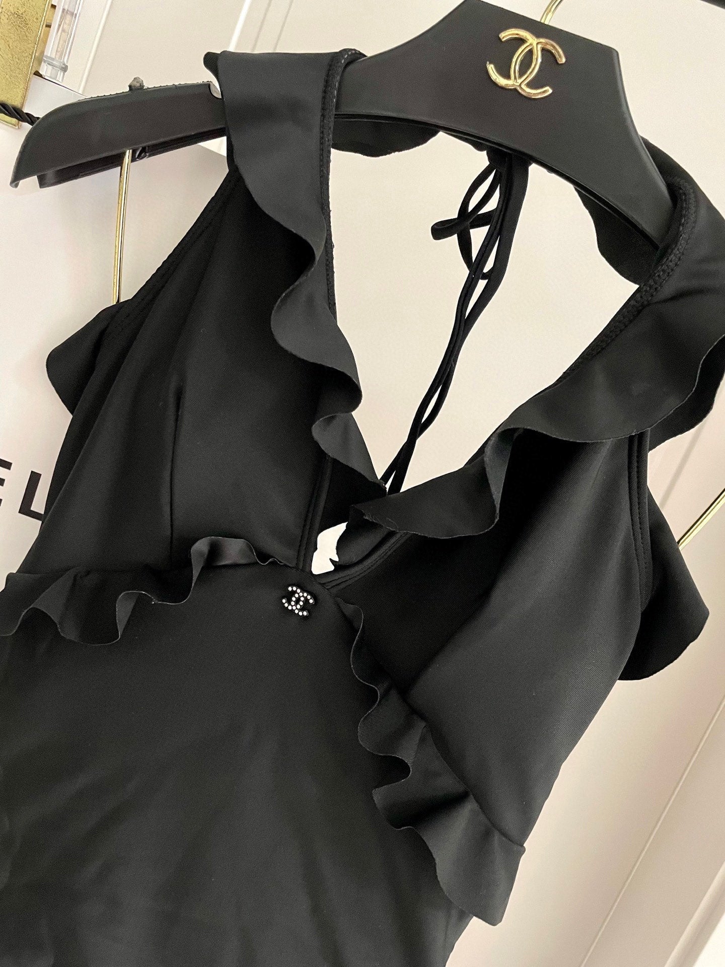 CC BIKINI SWIMSUIT SET BLACK AND RUFFLED TRIM 622180