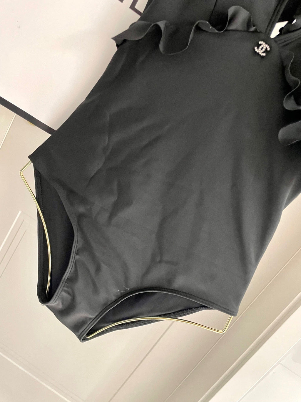 CC BIKINI SWIMSUIT SET BLACK AND RUFFLED TRIM 622180