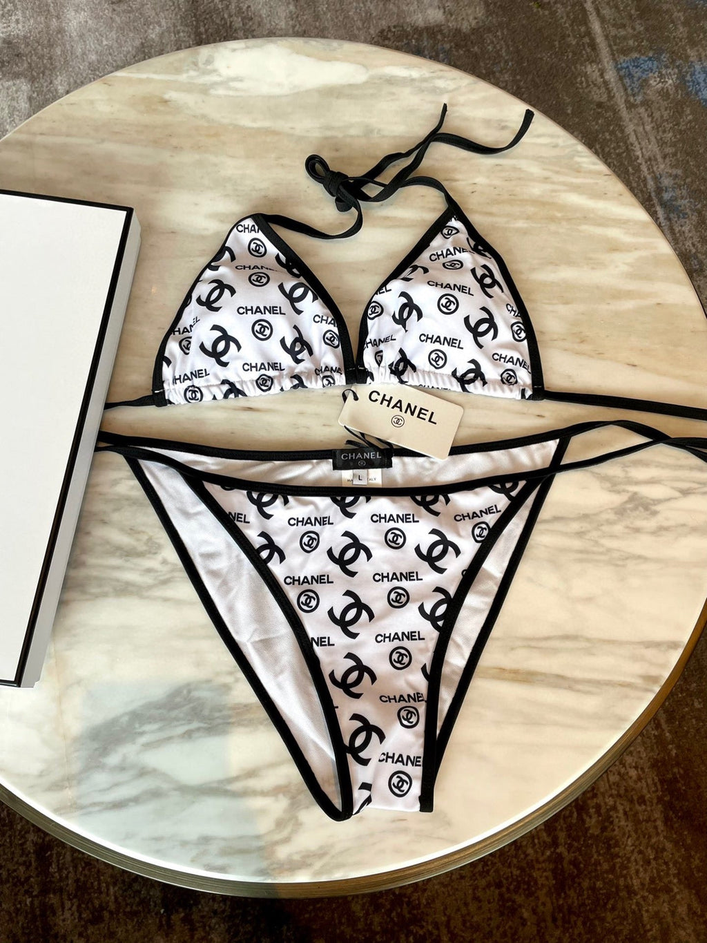 BIKINI SWIMSUIT IN WHITE AND BLACK LOGO PRINTED 627826
