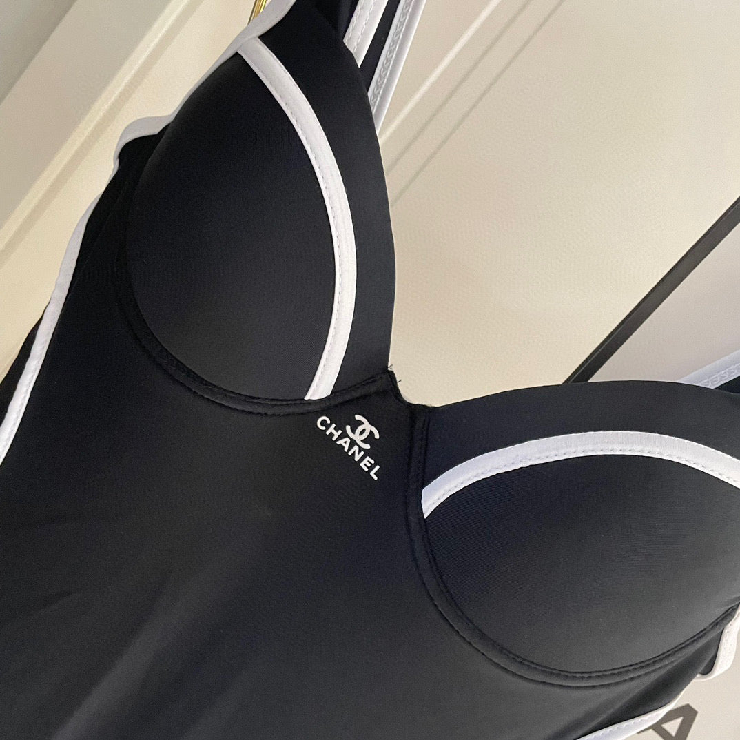 SWIMSUIT BODYSUIT IN BLACK AND WHITE STRIPED 627831