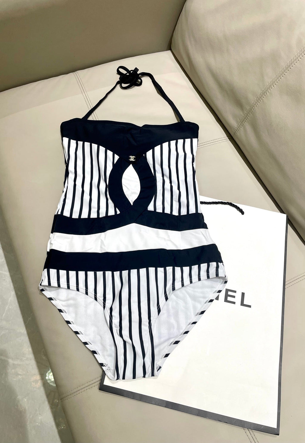 CC BIKINI SWIMSUIT SET IN WHITE WITH BLACK VERTICAL STRIPES 633258