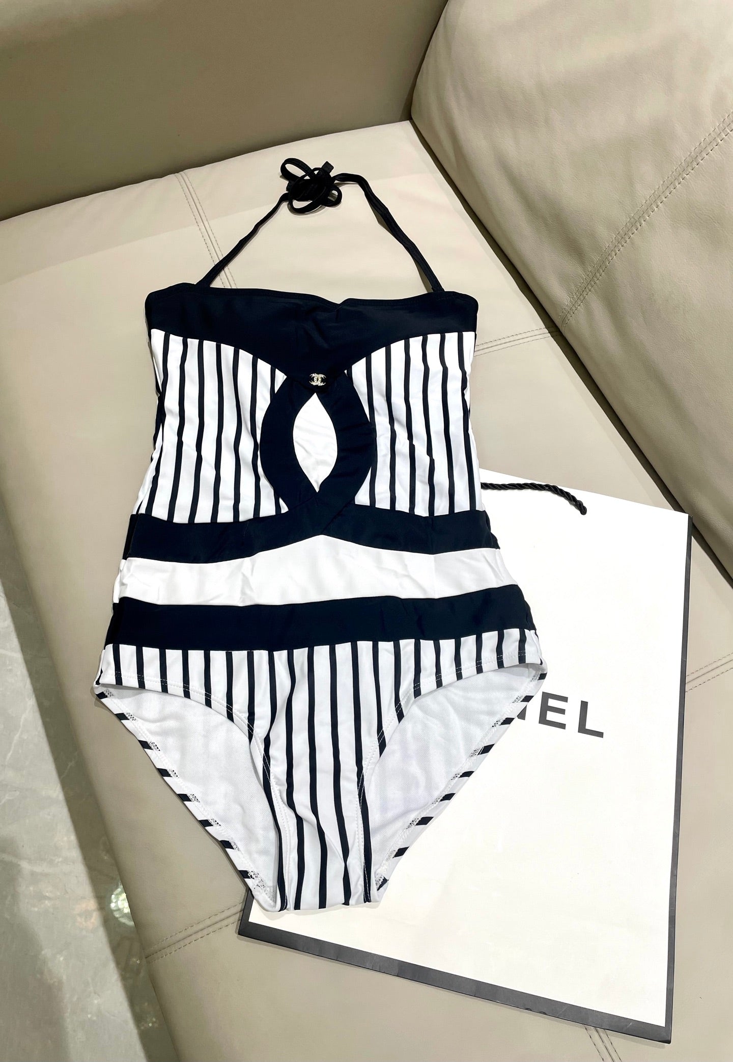 CC BIKINI SWIMSUIT SET IN WHITE WITH BLACK VERTICAL STRIPES 633258