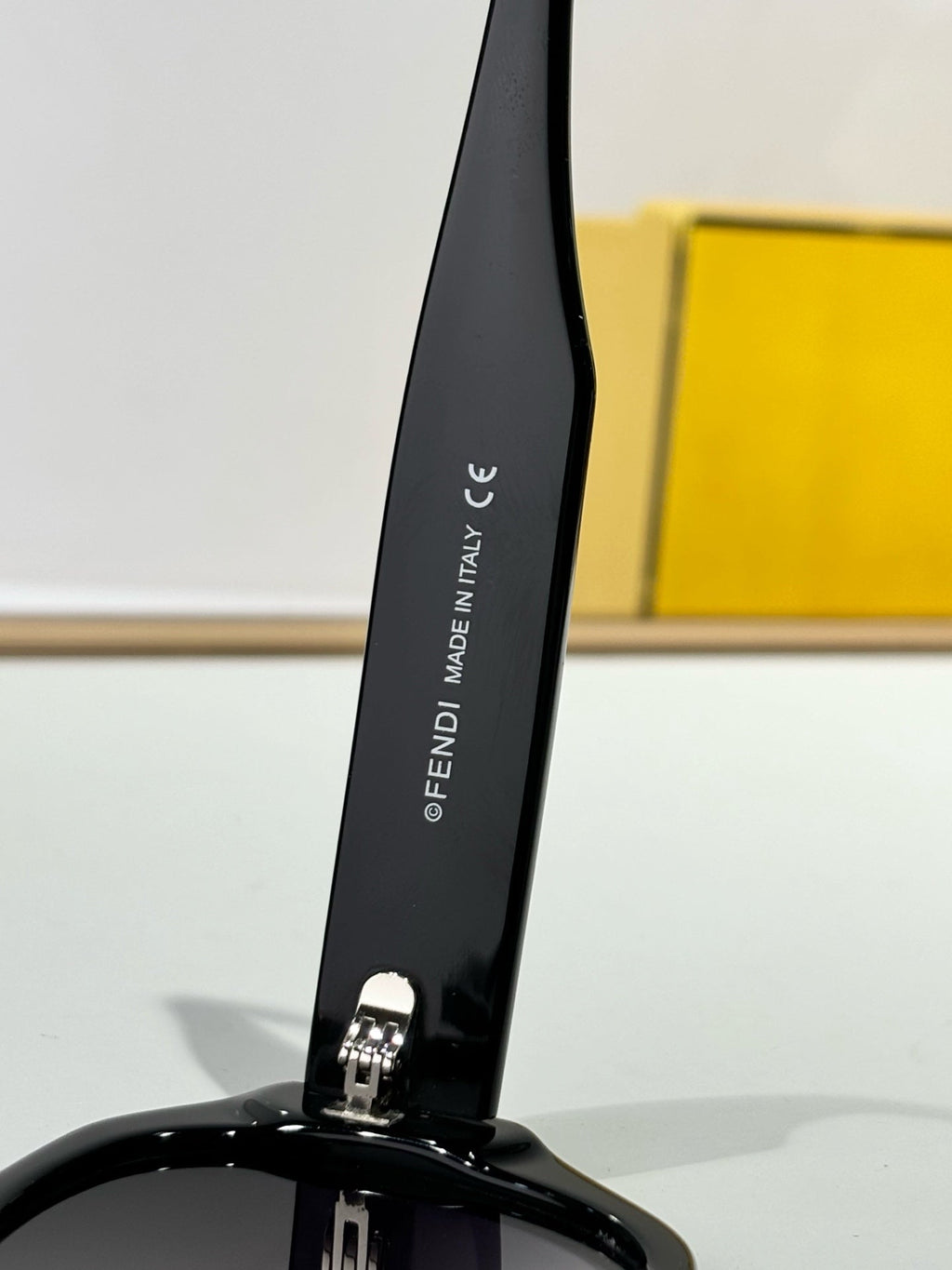 FEN EVOLUTION CHUNKY GEOMETRIC FRAME SUNGLASSES FE40118 IN ACETATE