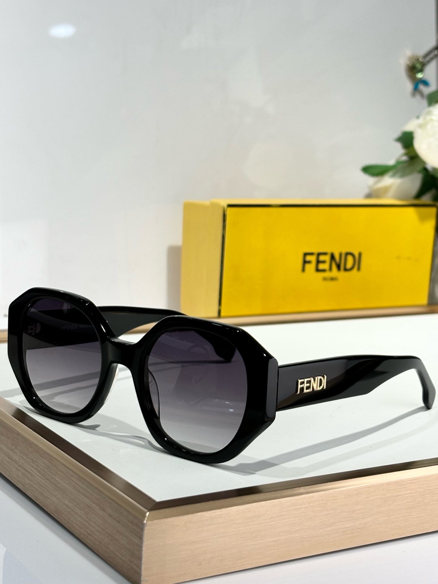 FEN EVOLUTION CHUNKY GEOMETRIC FRAME SUNGLASSES FE40118 IN ACETATE