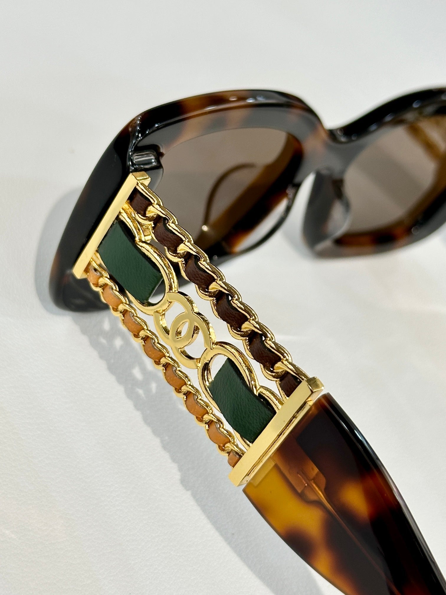SQUARE SUNGLASSES CH5537Q IN ACETATE CHAIN METAL