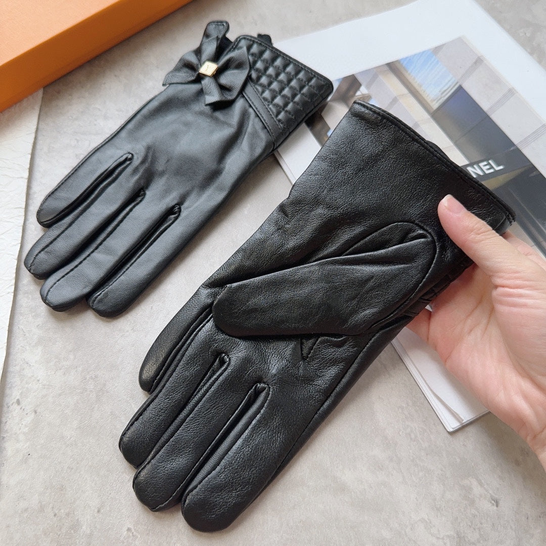 GLOVES IN BLACK LAMBSKIN 120197
