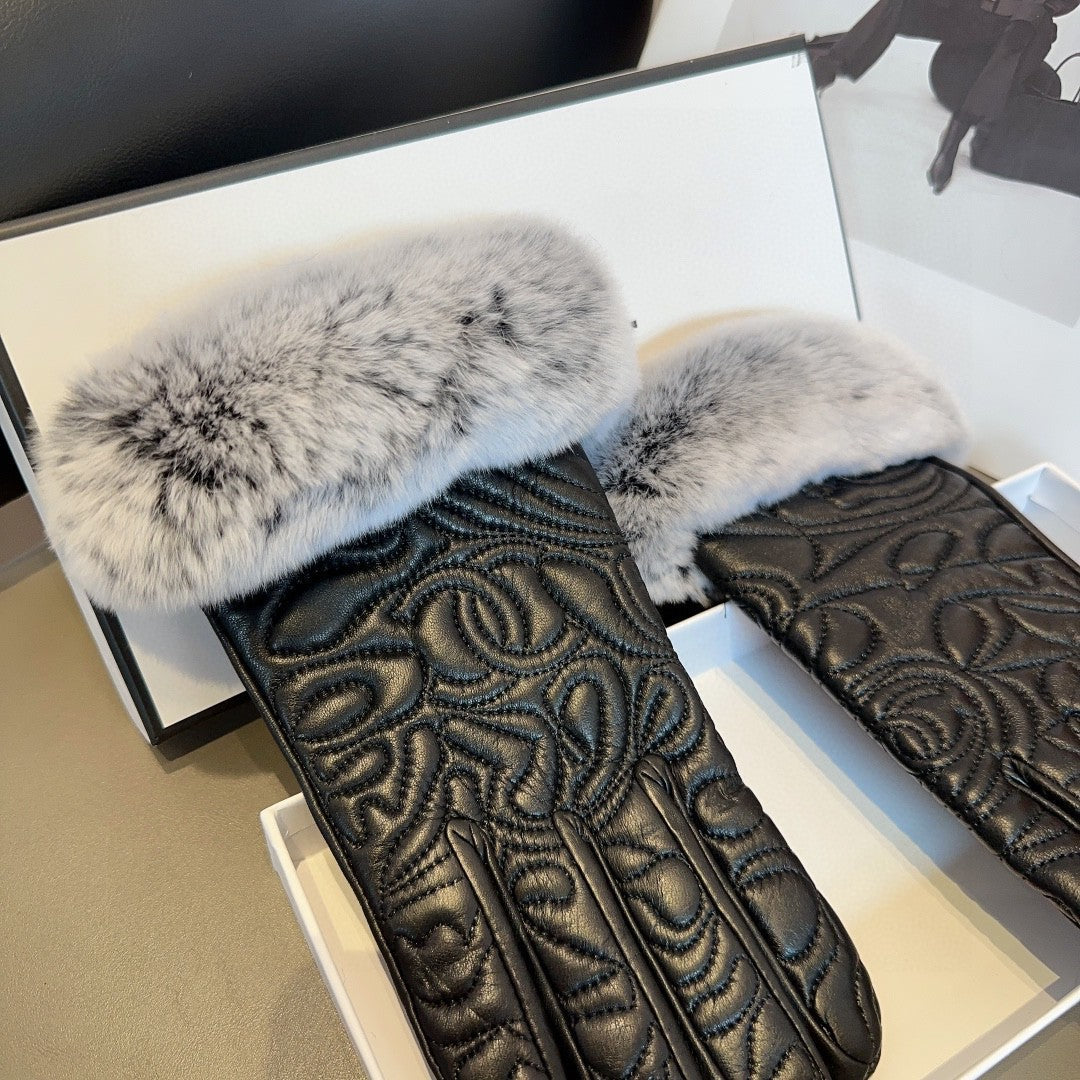 GLOVES IN BLACK EMBOSSED LAMBSKIN WITH RABBIT FUR 462323