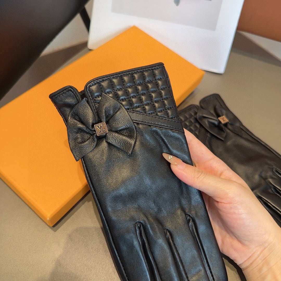 LV GLOVES IN BLACK LAMBSKIN 465812