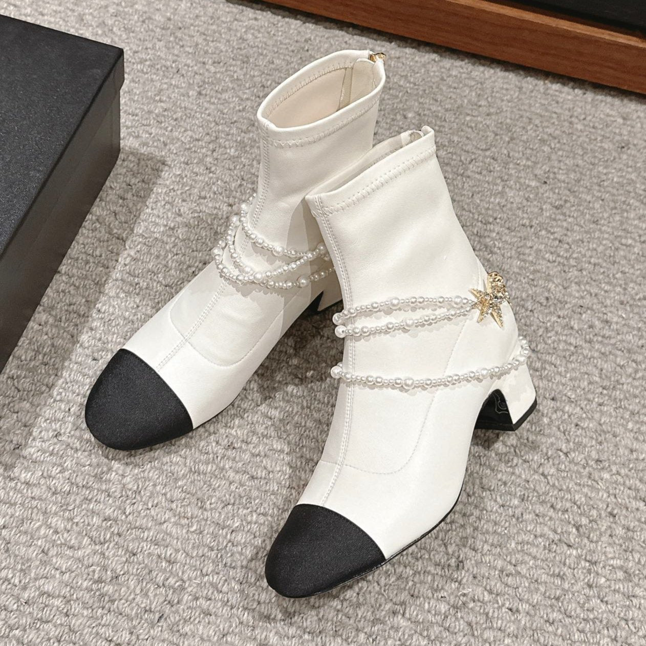 CC LOW CUT BOOTS IN WHITE STRETCH LAMBSKIN AND GROSGRAIN WITH PEARL CHAIN