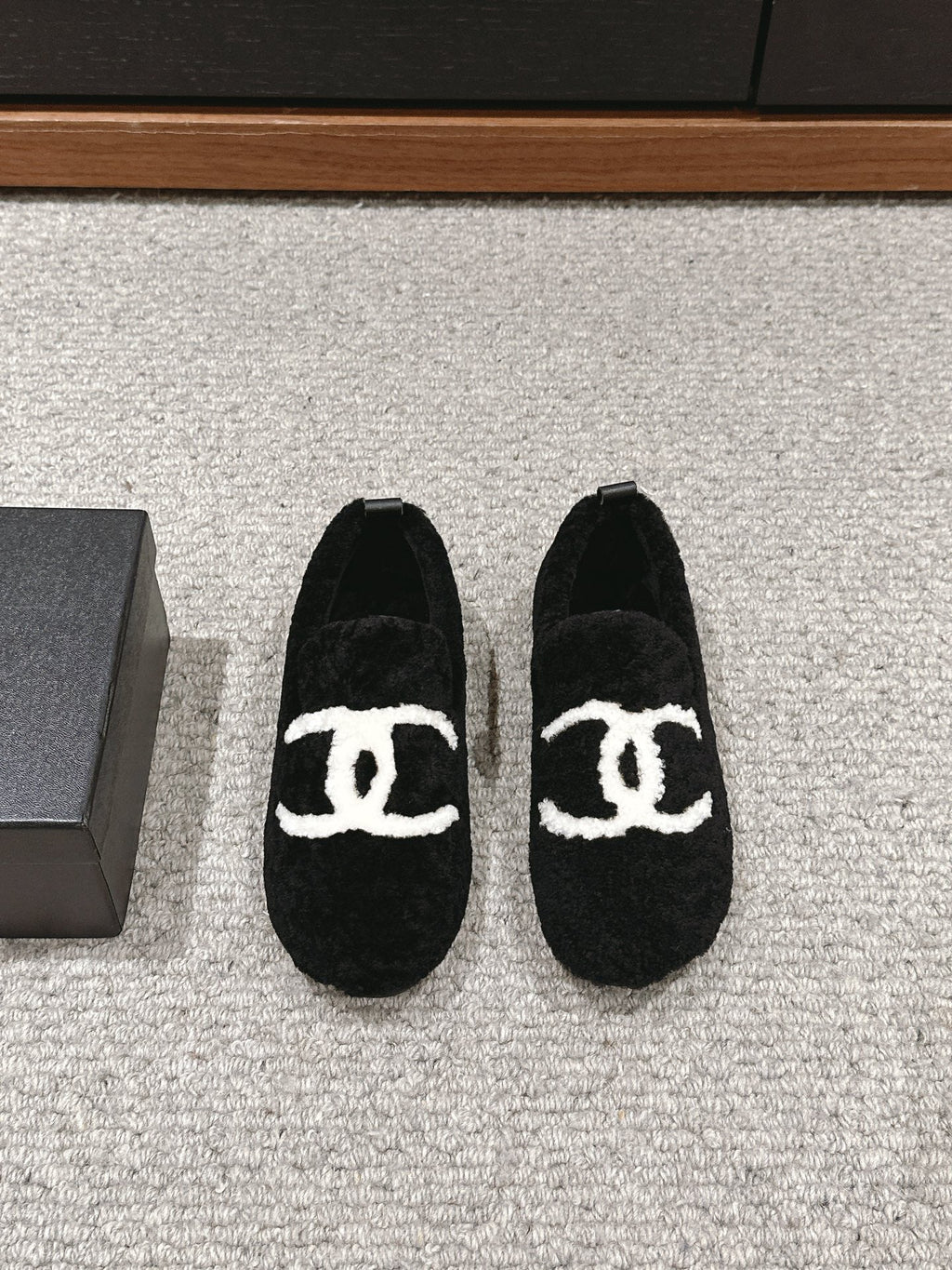 CC LOAFERS IN BLACK FLEECE WITH WHITE LOGO