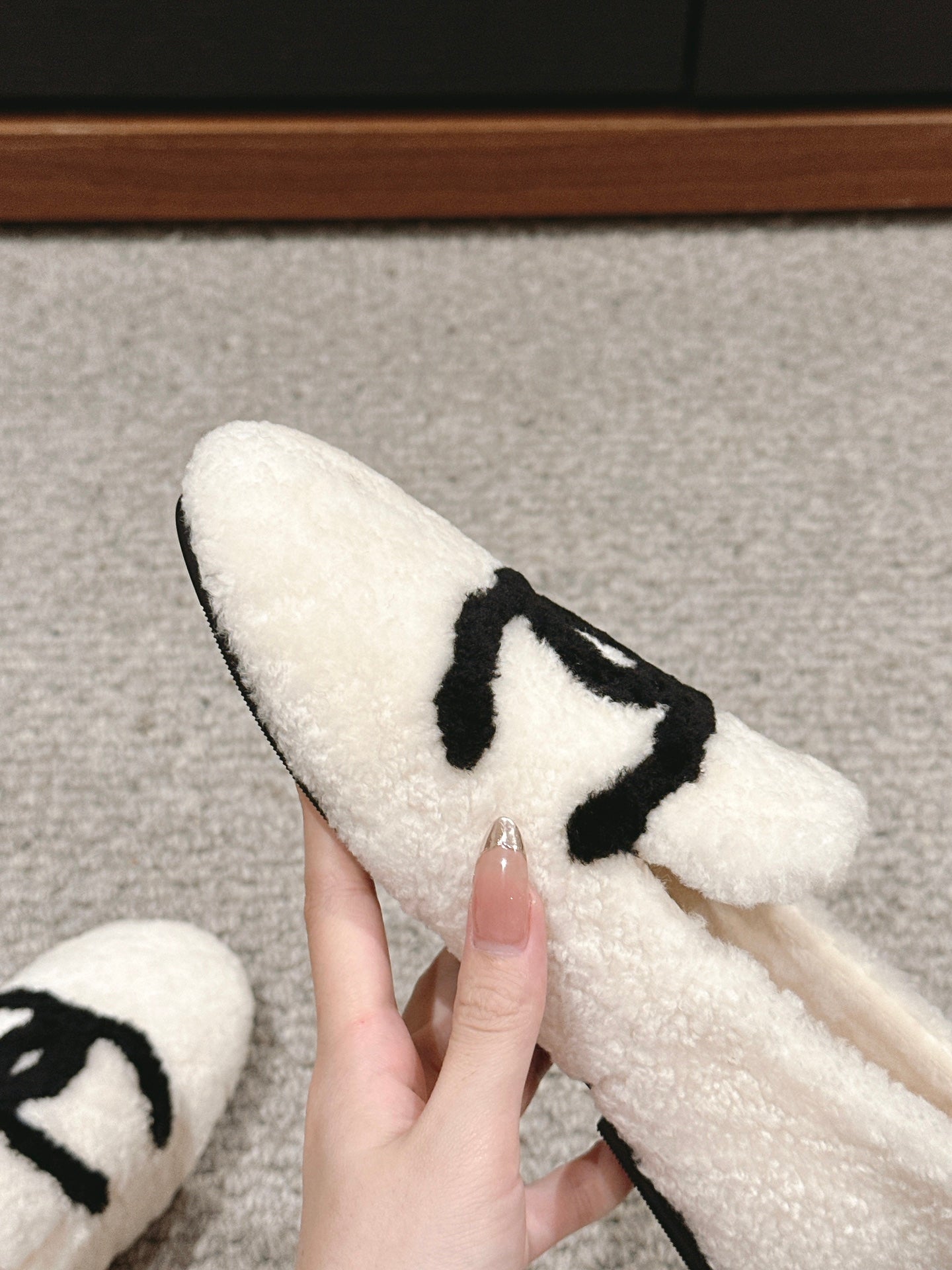 CC LOAFERS IN WHITE FLEECE WITH BLACK LOGO