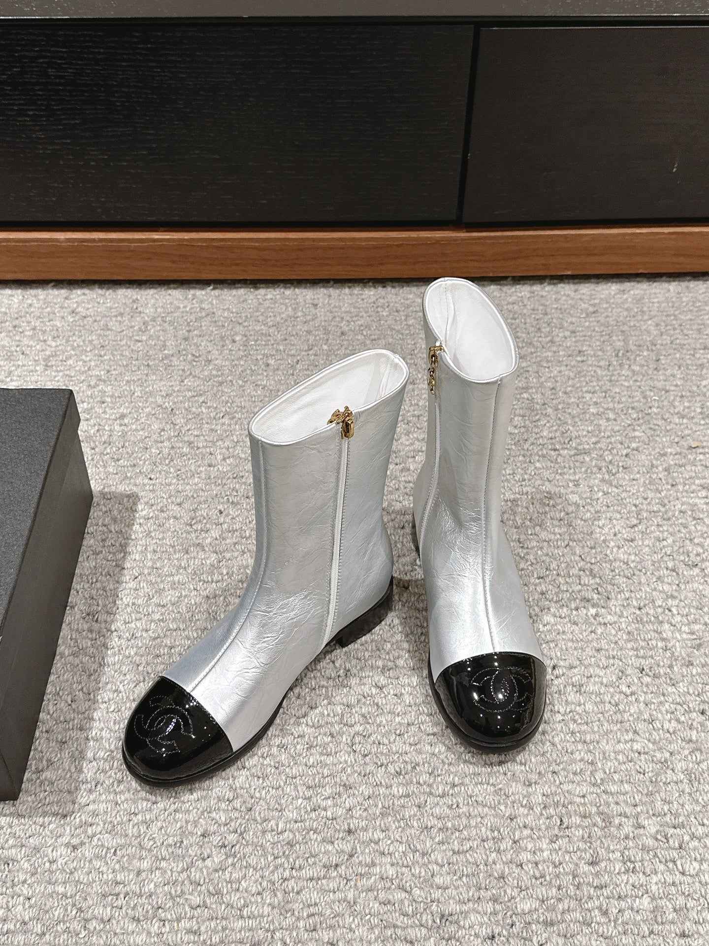 CC SHORT BOOTS IN SILVER MIX BLACK LAMBSKIN