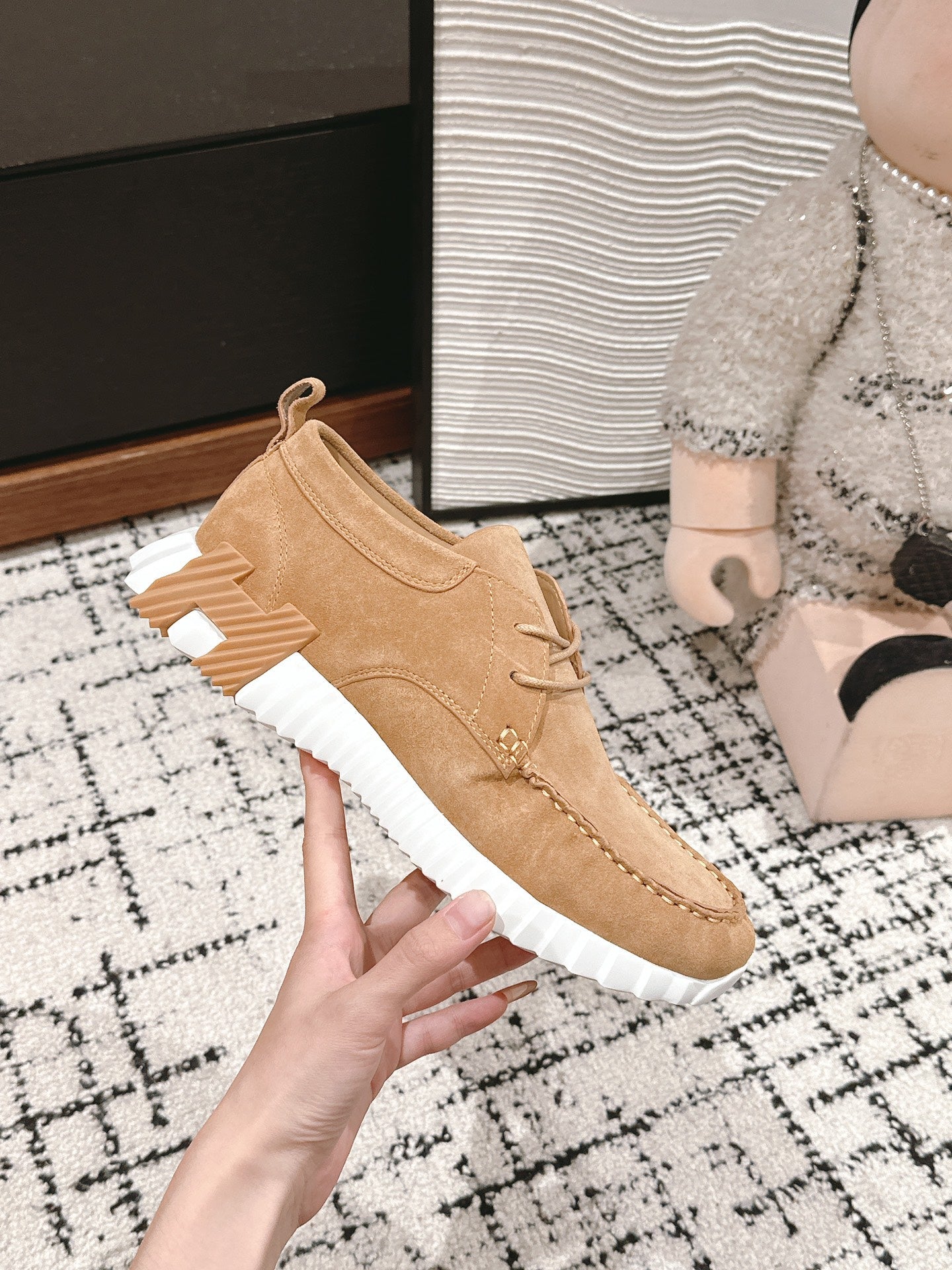 INCREASE SNEAKER IN PEANUT BROWN SUEDE