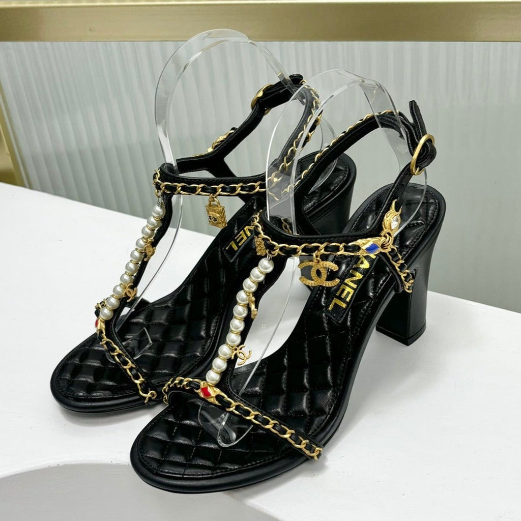 HIGH HEELS PEARL CHAIN IN BLACK COWHIDE