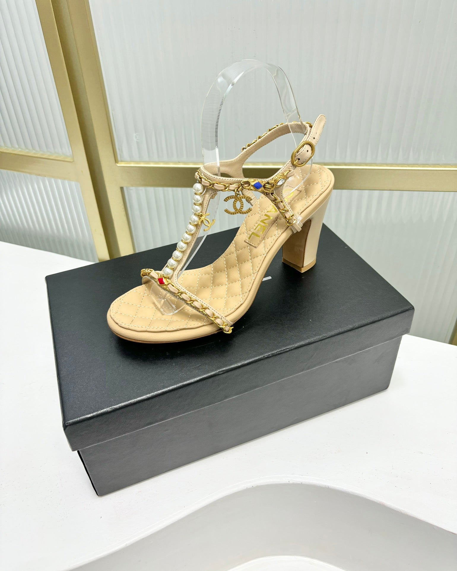 HIGH HEELS PEARL CHAIN IN BEIGE CREAM COWHIDE