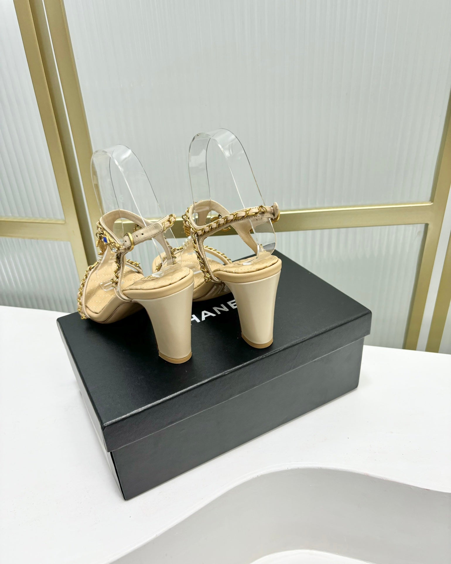 HIGH HEELS PEARL CHAIN IN BEIGE CREAM COWHIDE