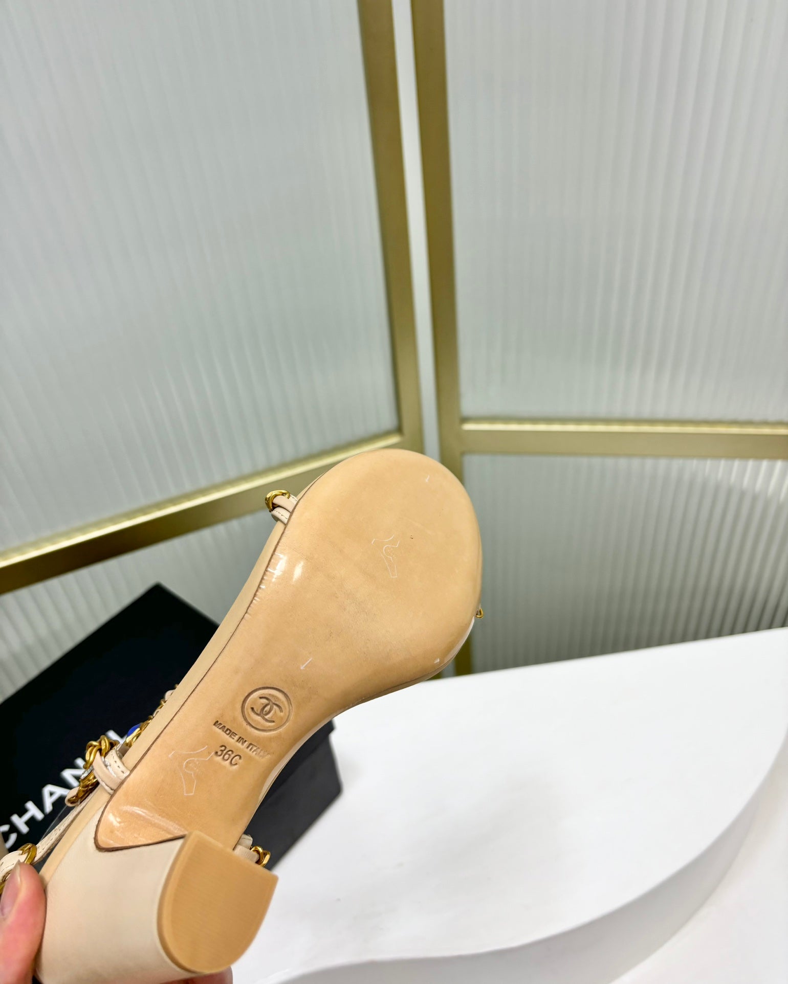 HIGH HEELS PEARL CHAIN IN BEIGE CREAM COWHIDE