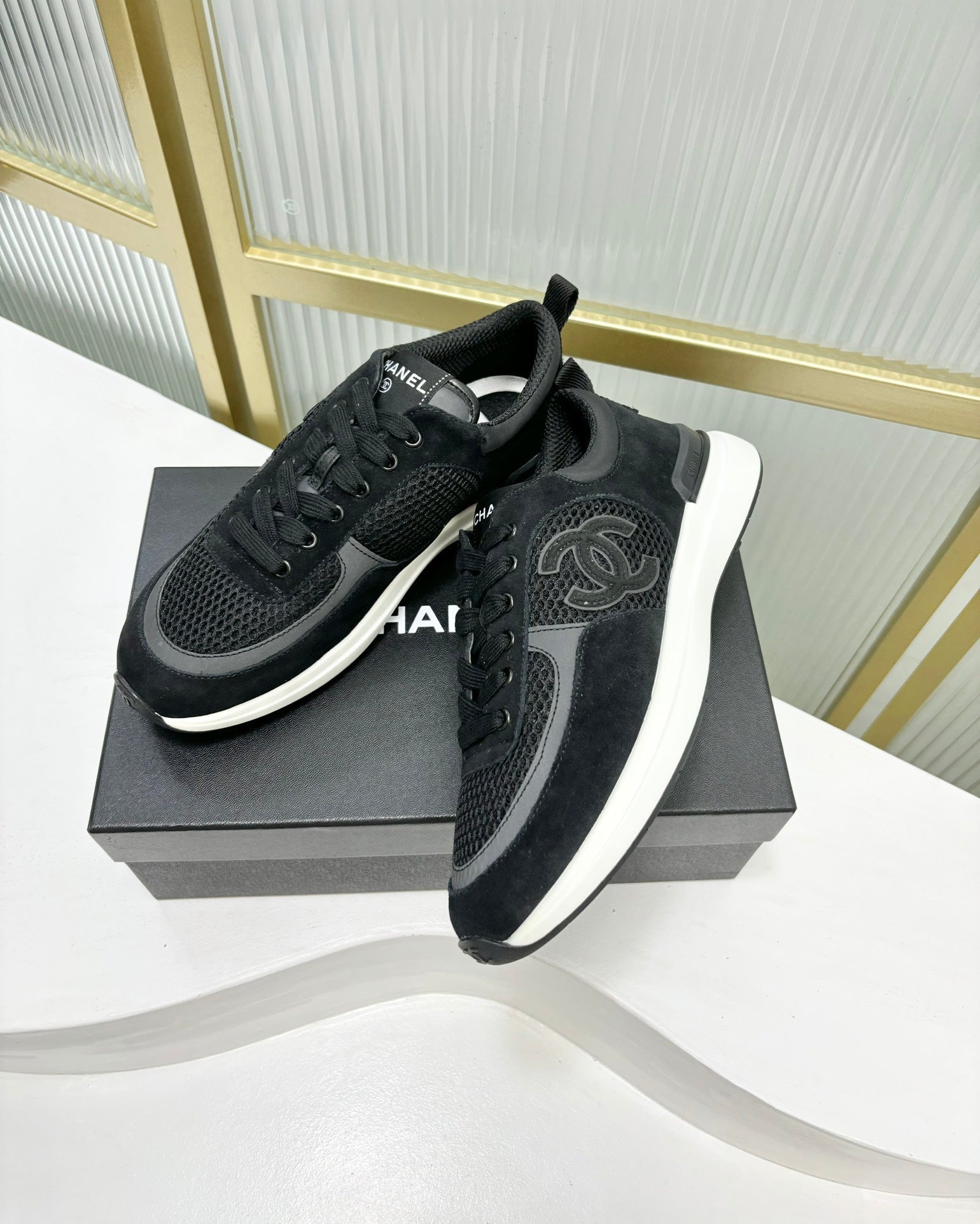 SNEAKER IN BLACK SUEDE AND BREATHABLE MESH