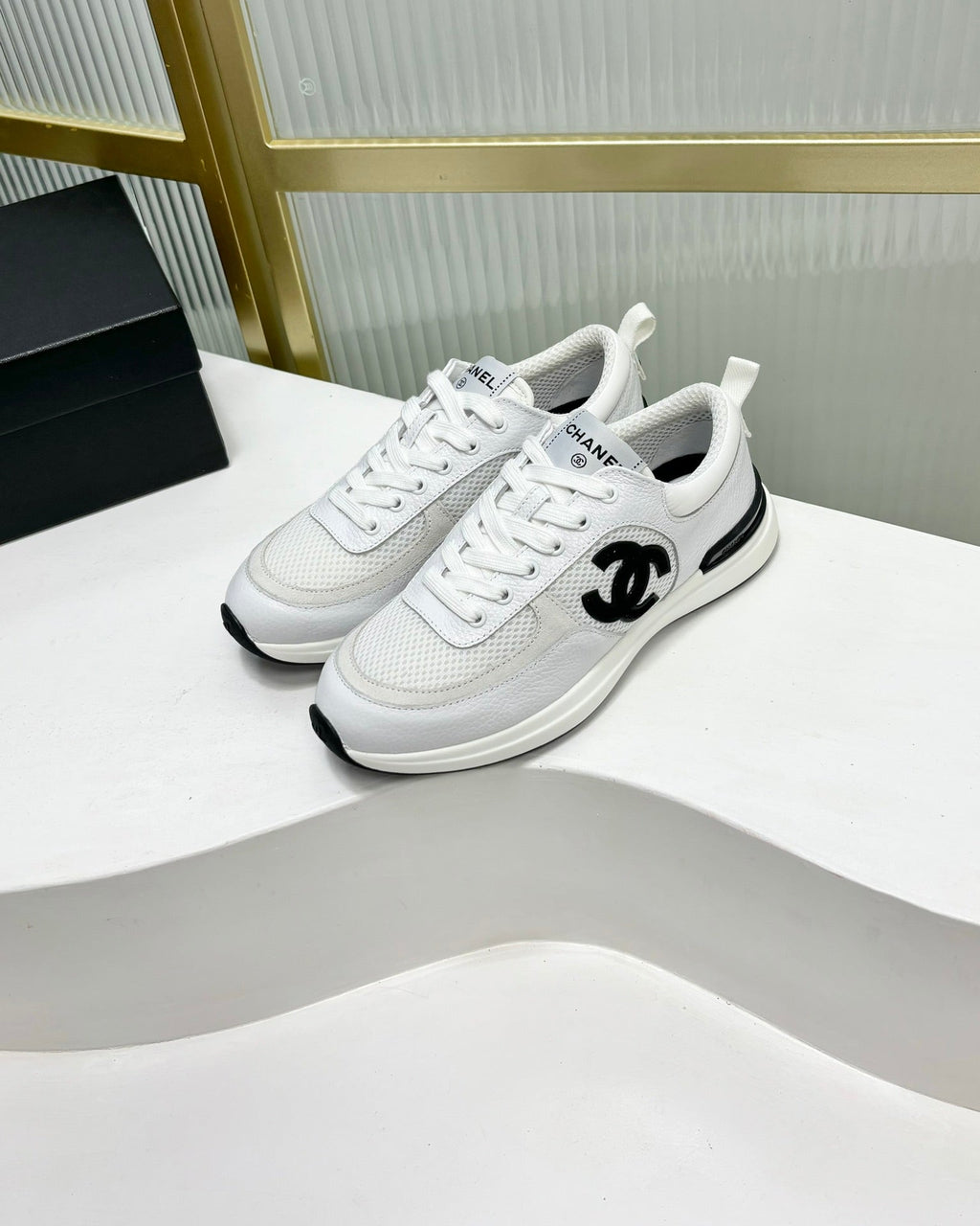 SNEAKER IN WHITE SUEDE AND BREATHABLE MESH