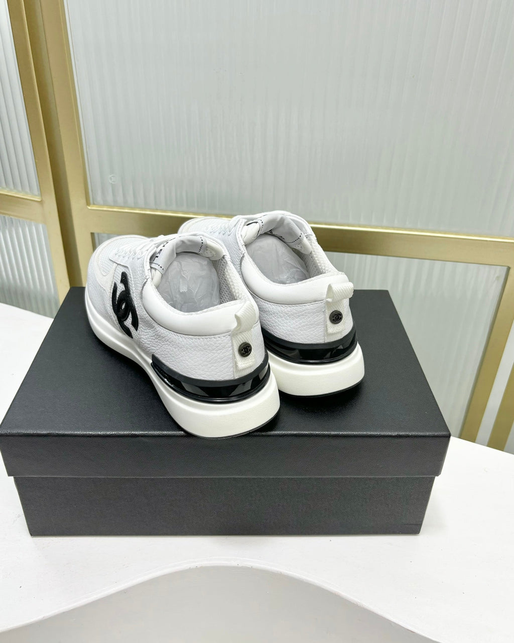 SNEAKER IN WHITE SUEDE AND BREATHABLE MESH