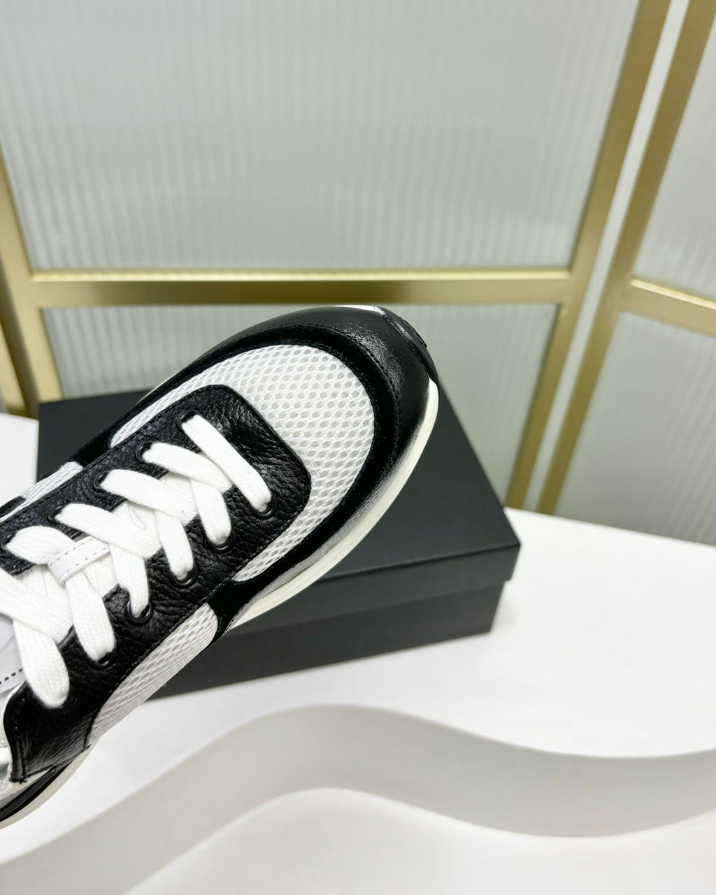 SNEAKER IN BLACK CALFSKIN AND GREY BREATHABLE MESH