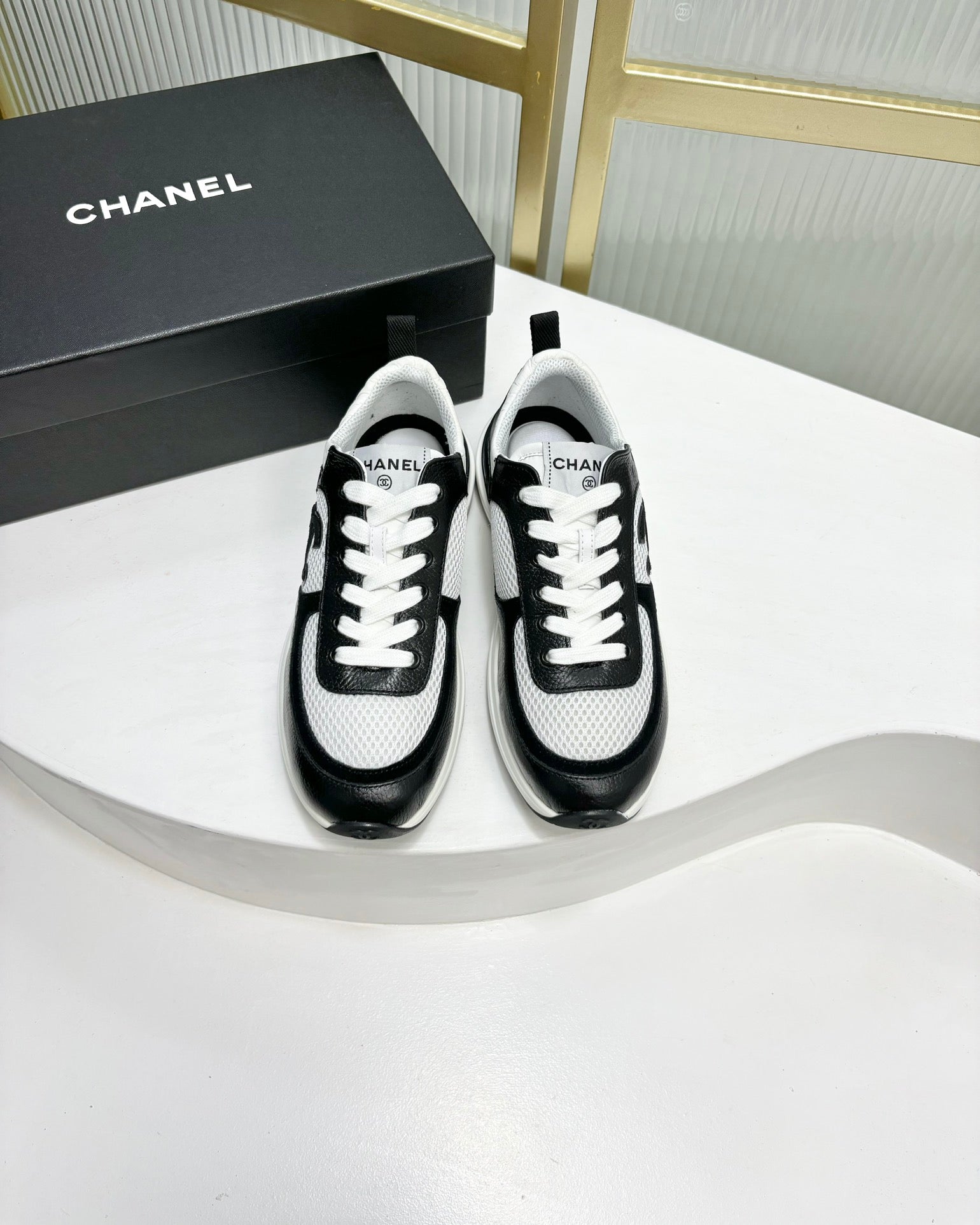 SNEAKER IN BLACK CALFSKIN AND GREY BREATHABLE MESH