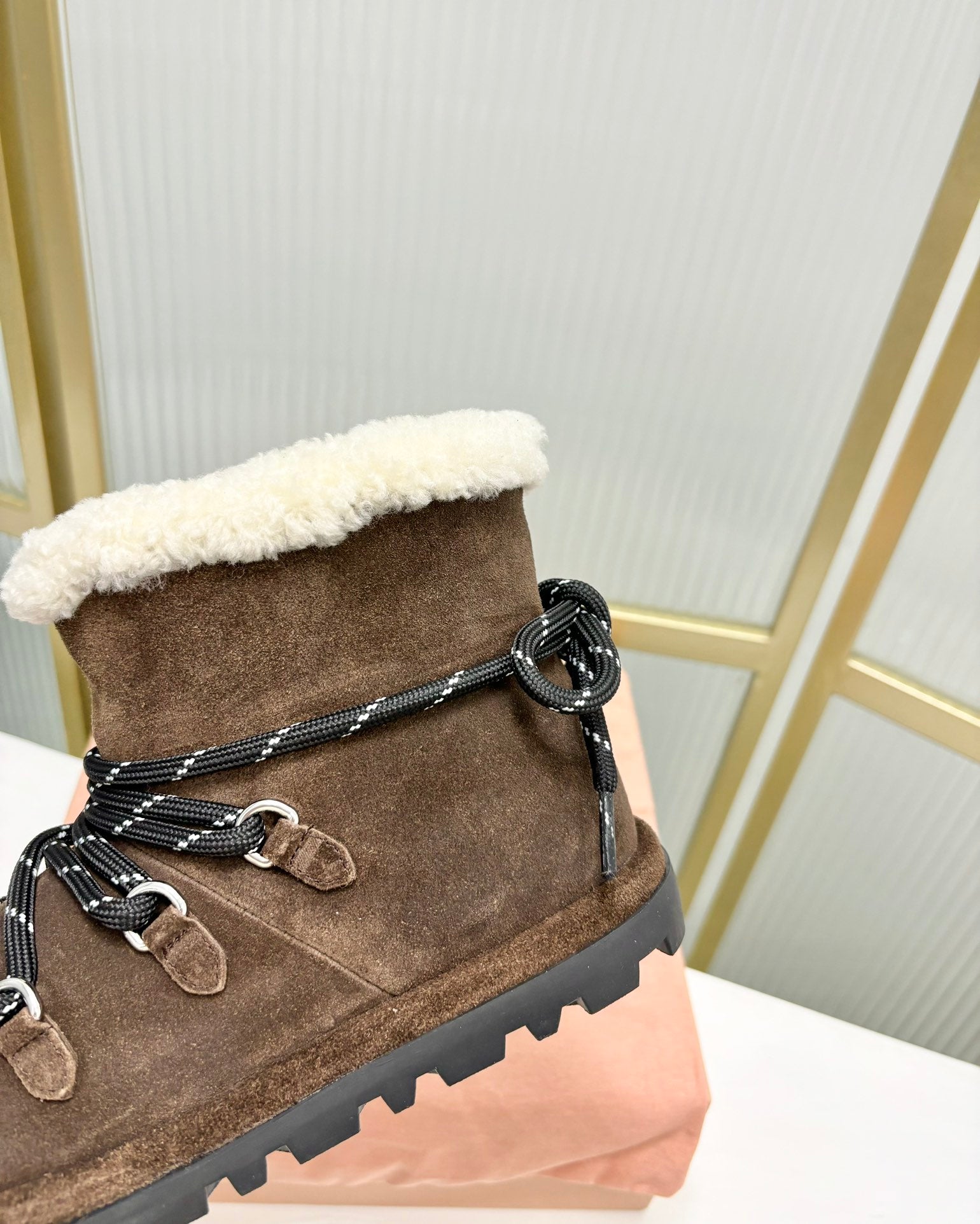 LACE-UP ANKLE BOOTS IN CHOCOLATE SUEDE AND FLEECE LINING