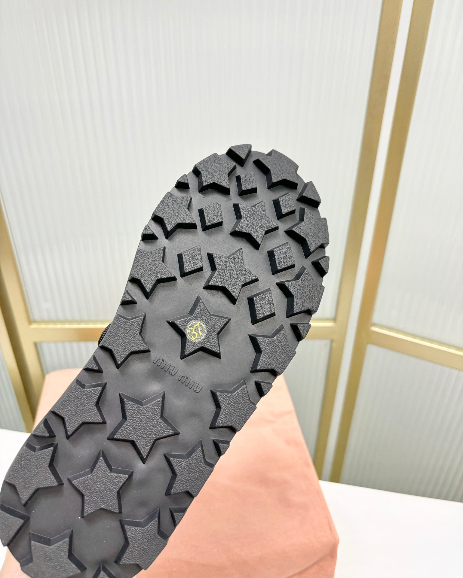 LACE-UP ANKLE BOOTS IN CHOCOLATE SUEDE AND FLEECE LINING