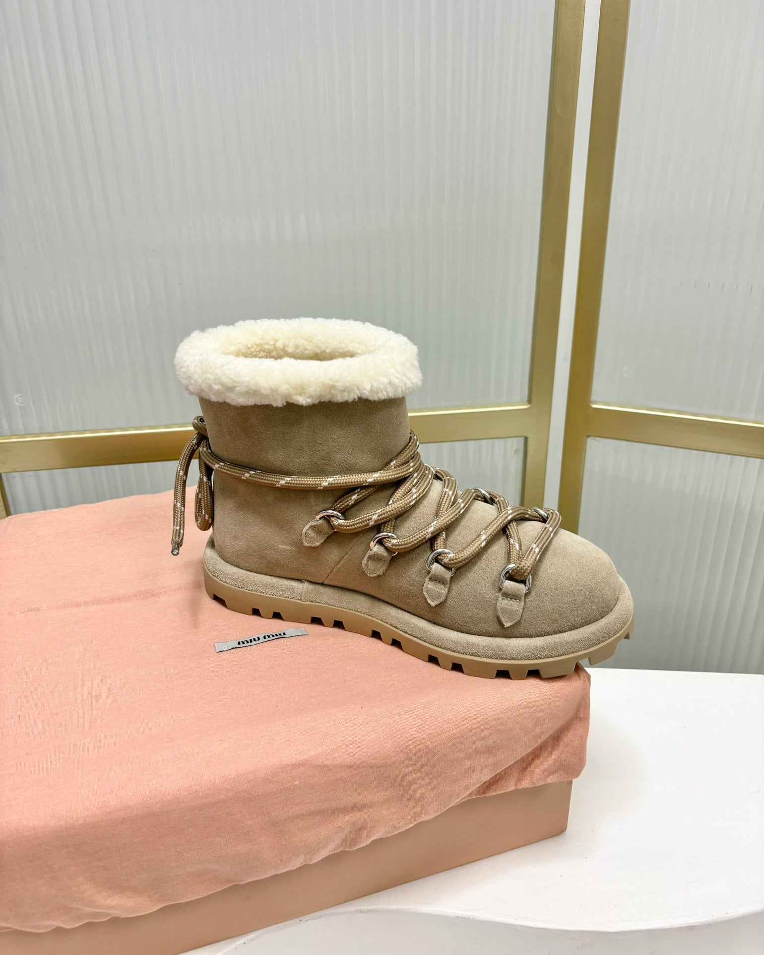 LACE-UP ANKLE BOOTS IN BEIGE SUEDE AND FLEECE LINING