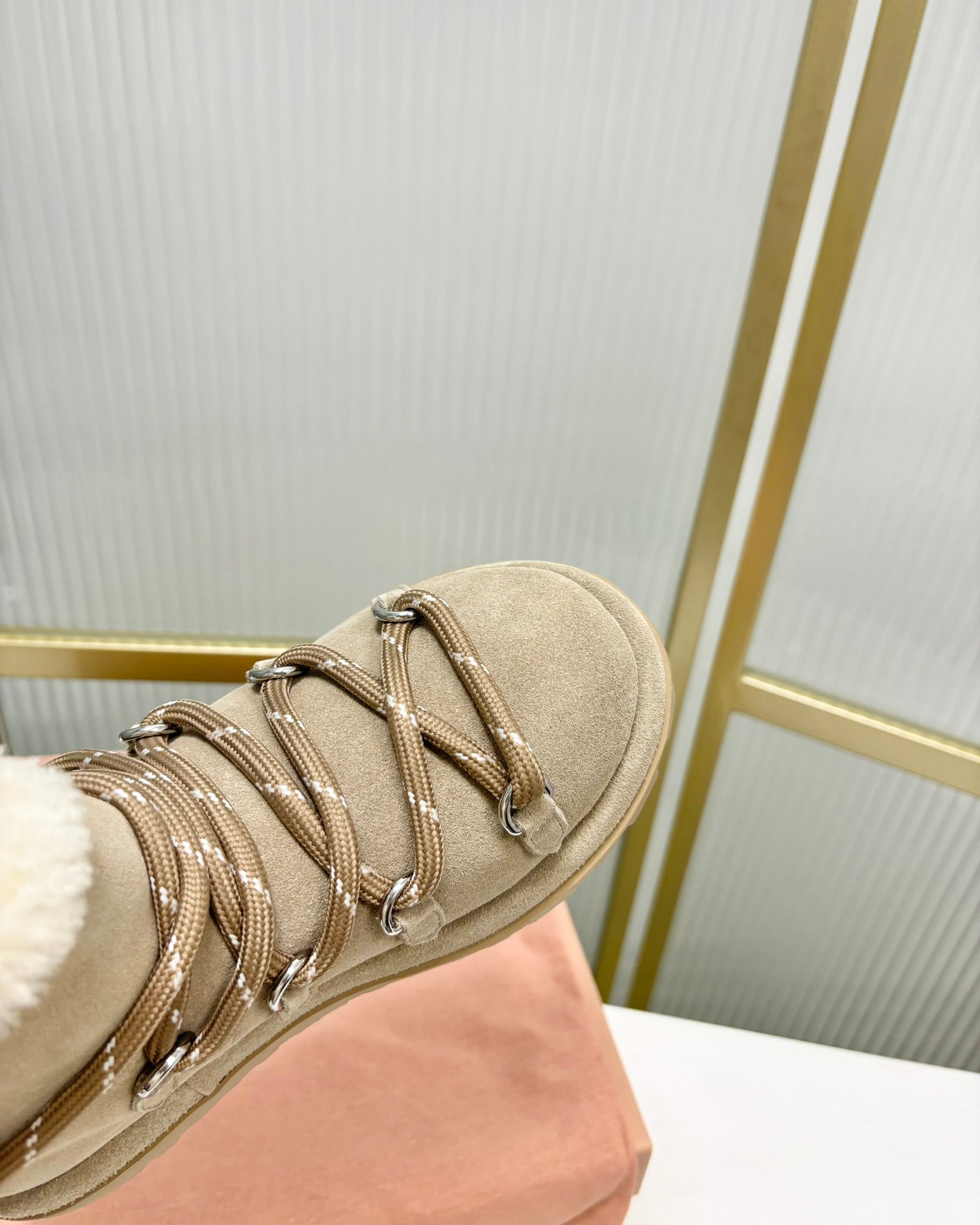 LACE-UP ANKLE BOOTS IN BEIGE SUEDE AND FLEECE LINING