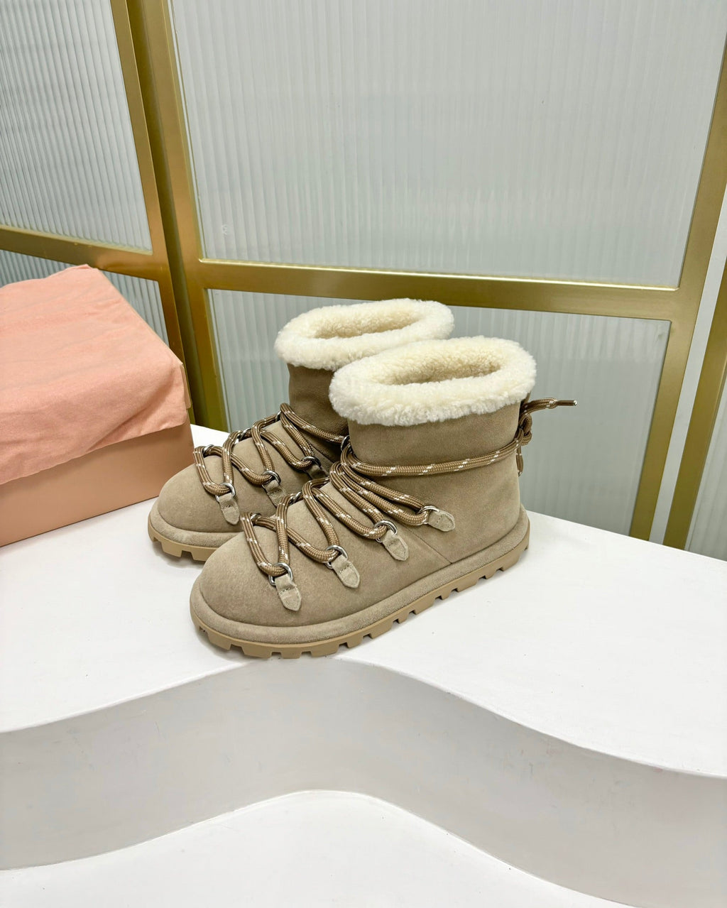 LACE-UP ANKLE BOOTS IN BEIGE SUEDE AND FLEECE LINING