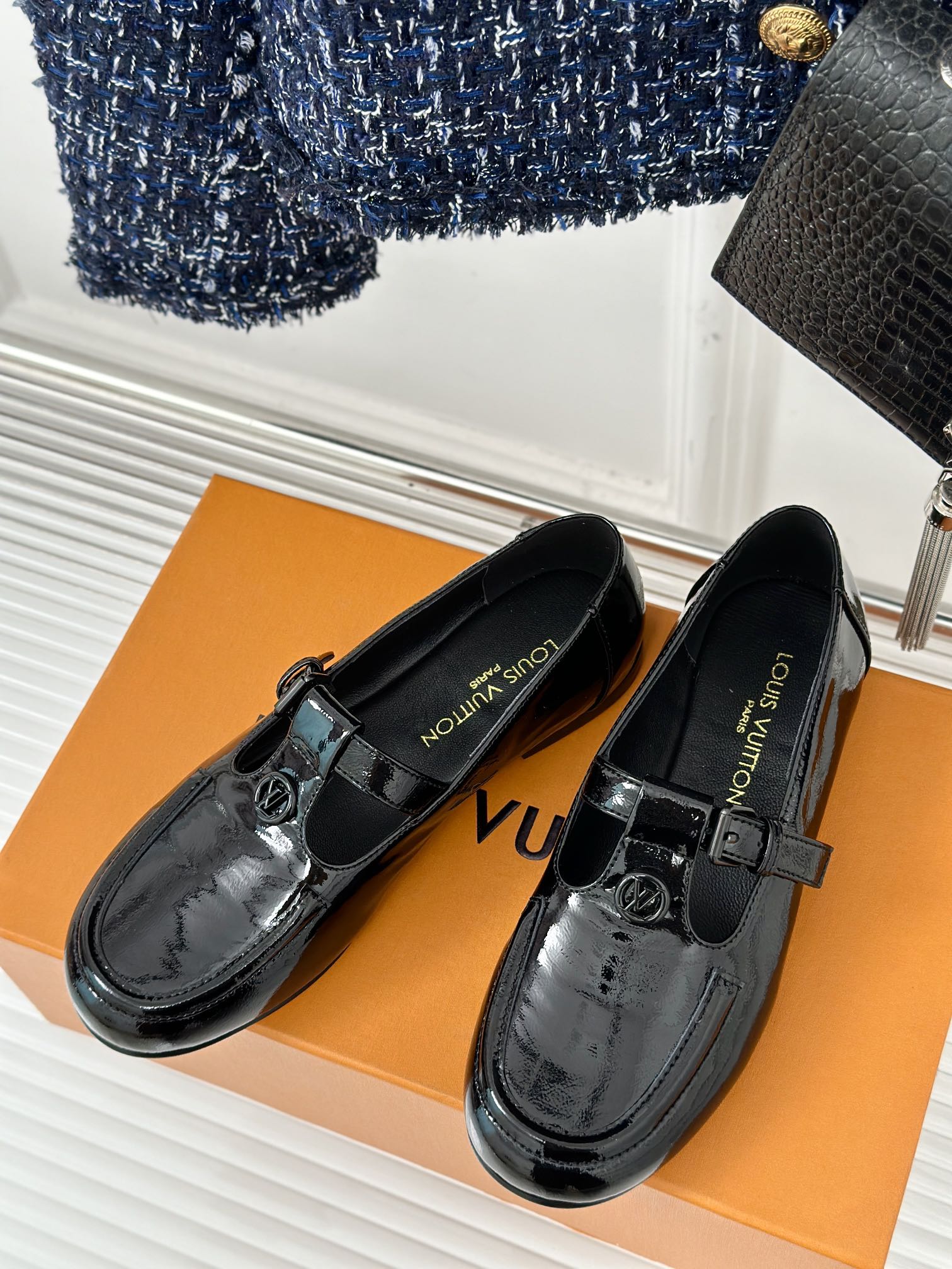 LV WOMEN SOHO FLAT MARY JANE IN BLACK CALFSKIN