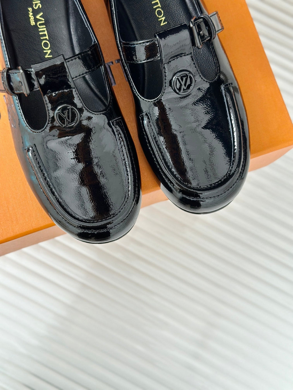 LV WOMEN SOHO FLAT MARY JANE IN BLACK CALFSKIN