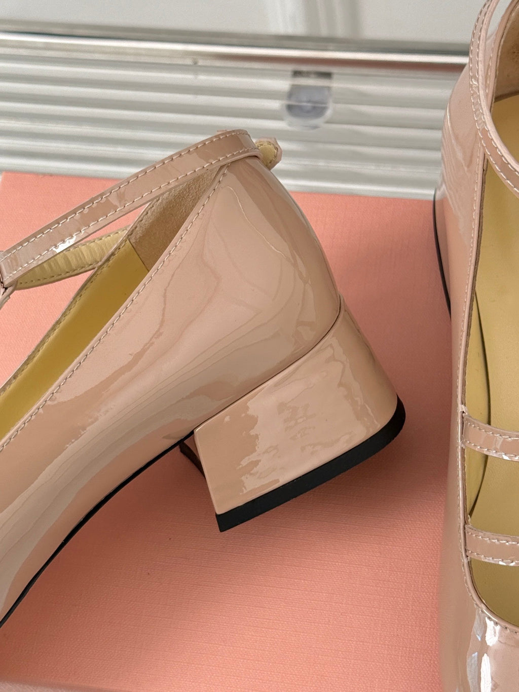 BALLET PUMPS WITH STRAP IN BEIGE GLOSSY LAMBSKIN